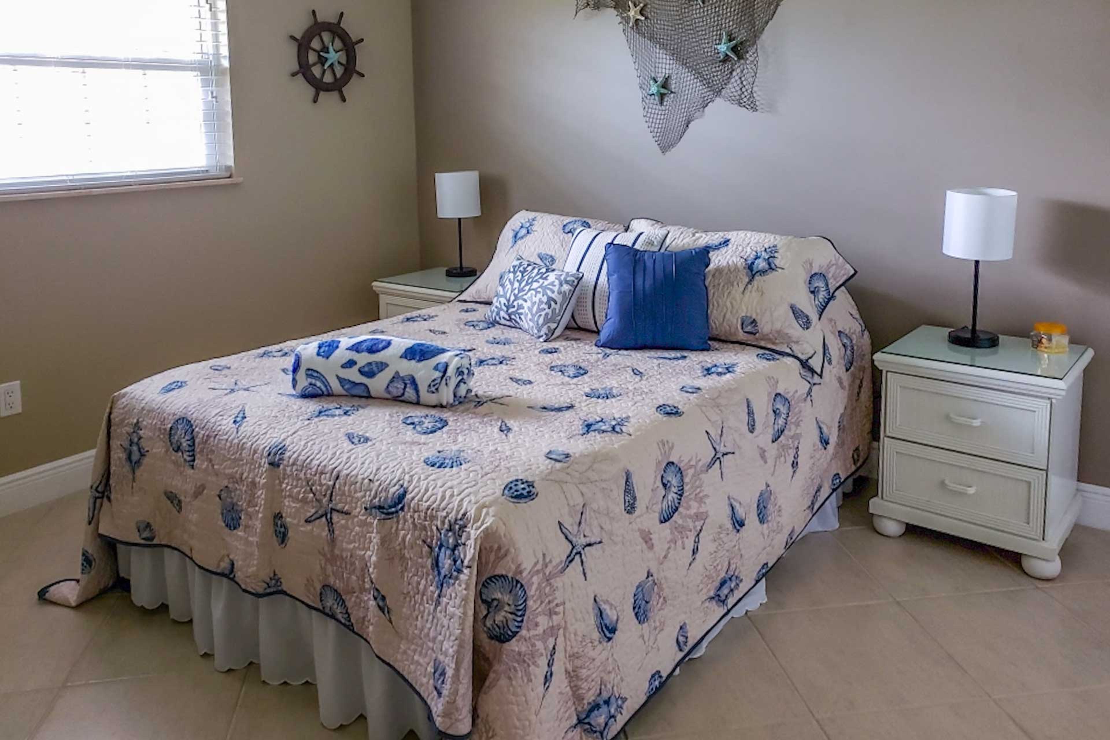 Bedroom 2 | Queen Bed | Smart TV