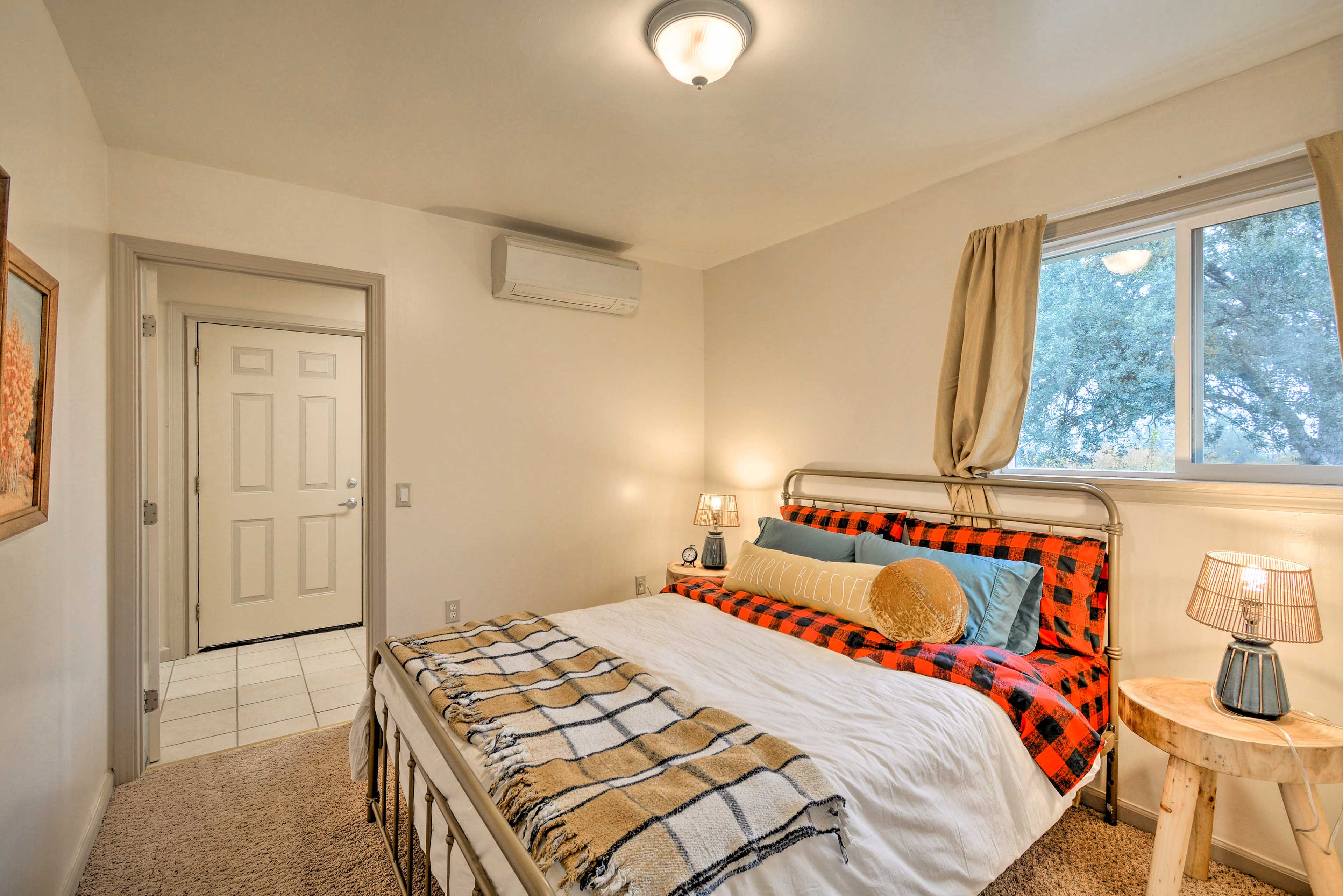 Bedroom 1 | 1st Floor | Queen Bed