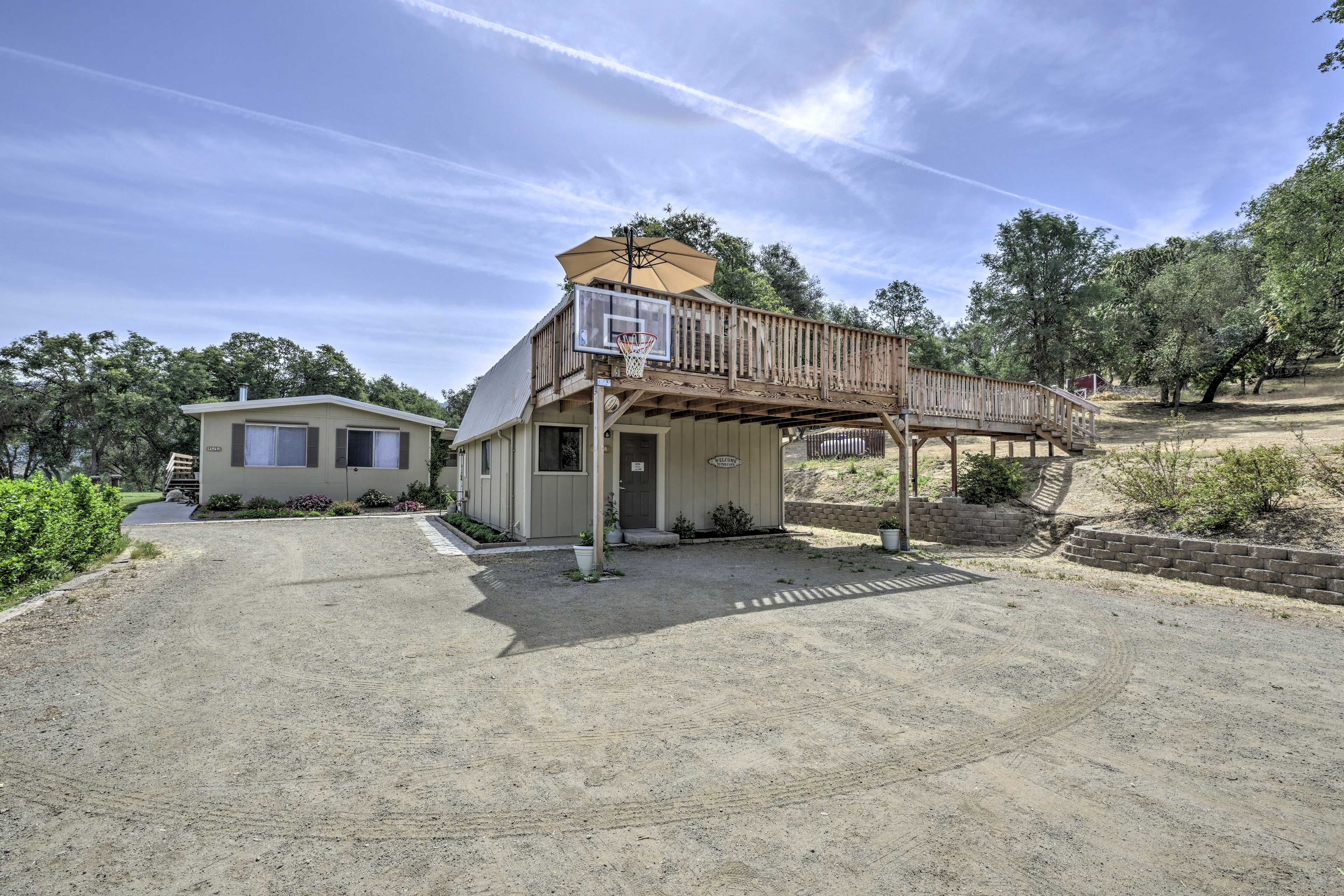 Parking | Driveway (6 Vehicles) | Groundskeeper On-Site