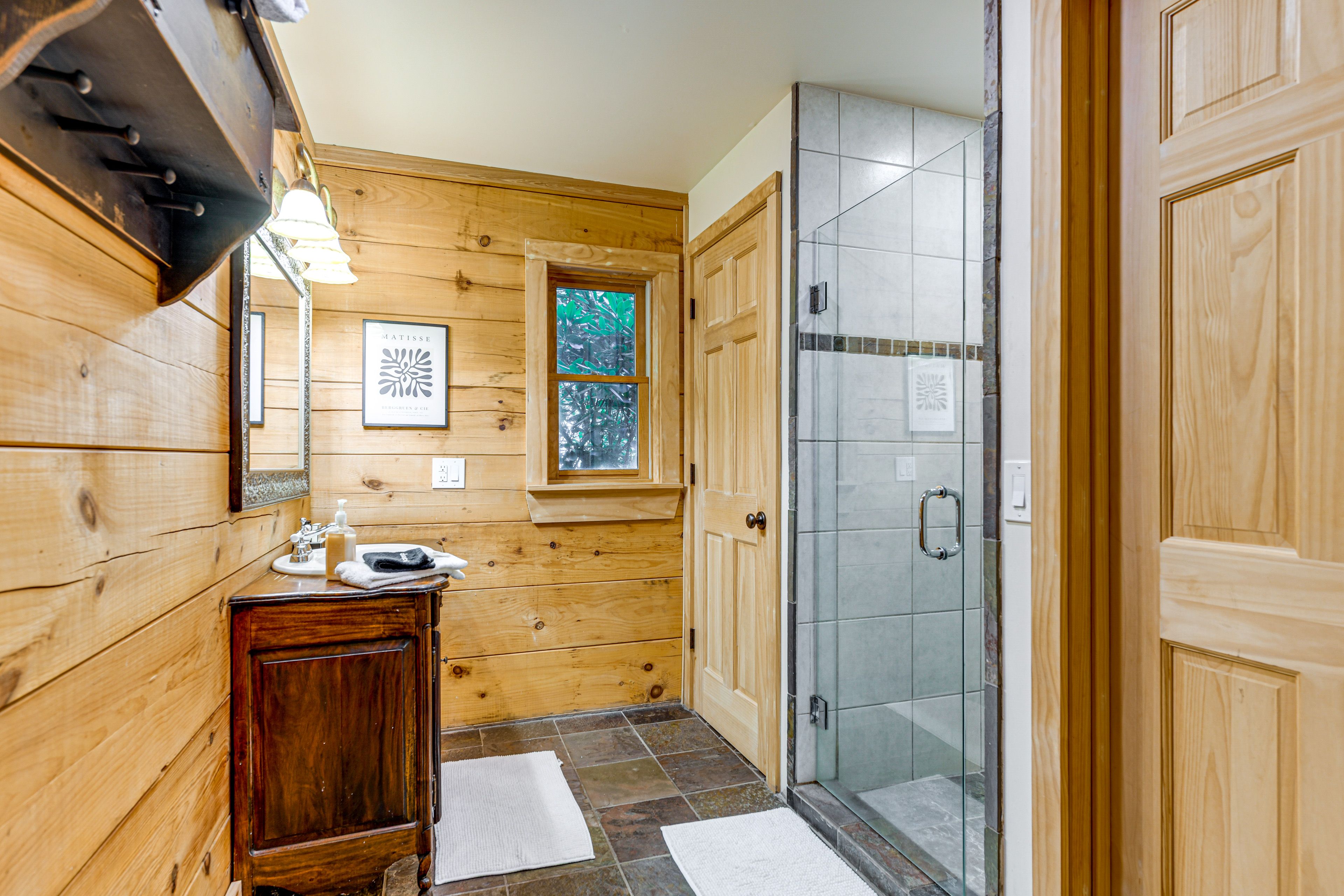 En-Suite Bathroom | 1st Floor
