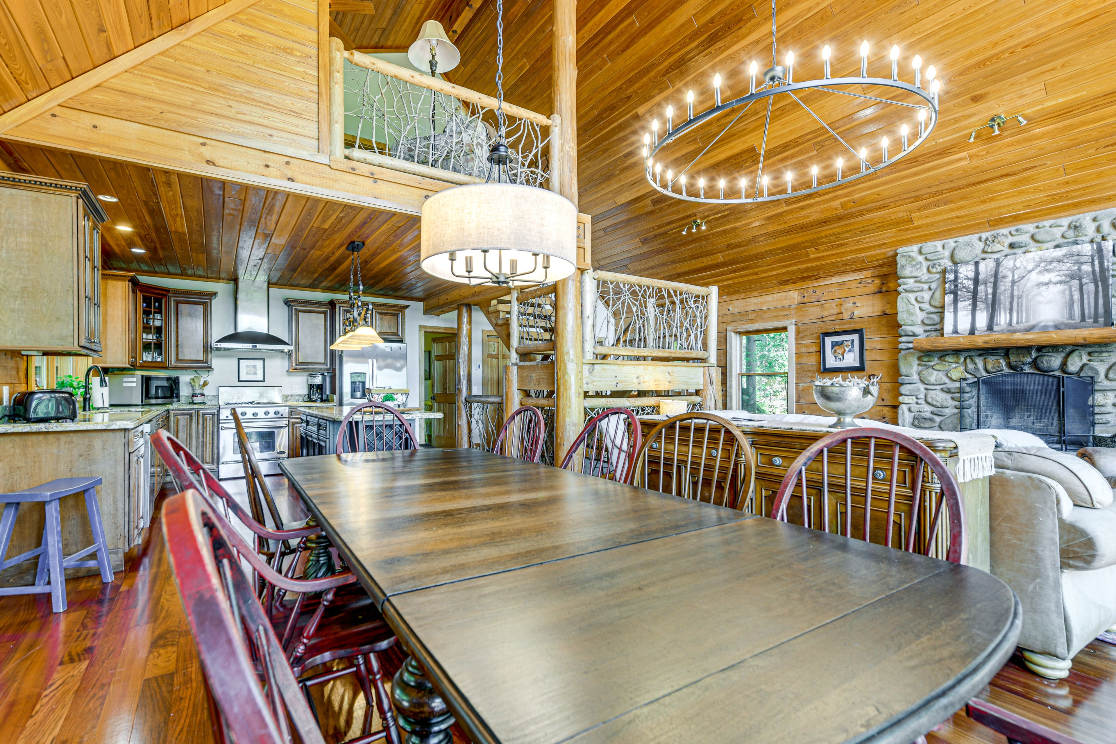 Dining Area | Dishes & Flatware Provided | 1st Floor