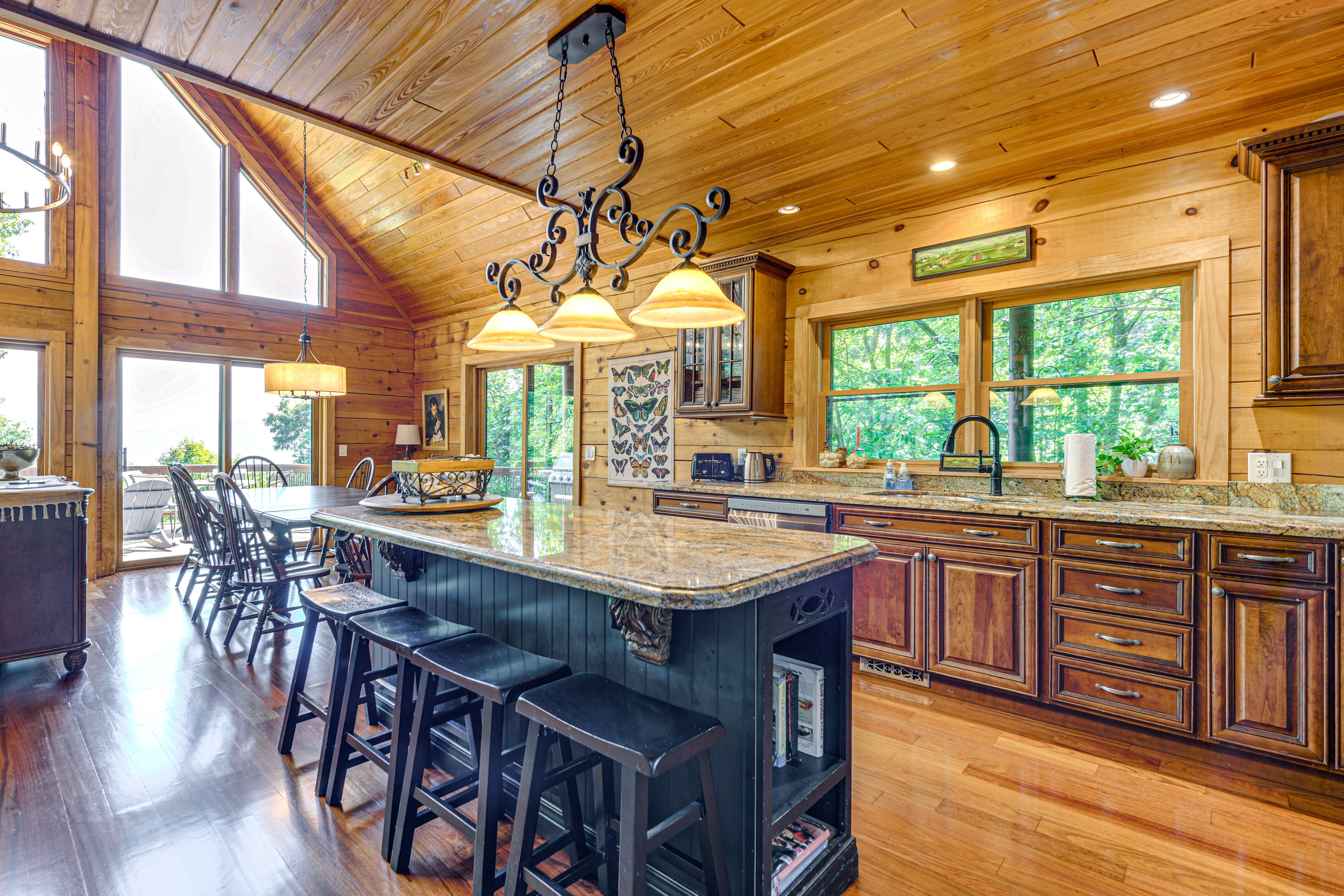 Kitchen & Dining Area | Open Floor Plan