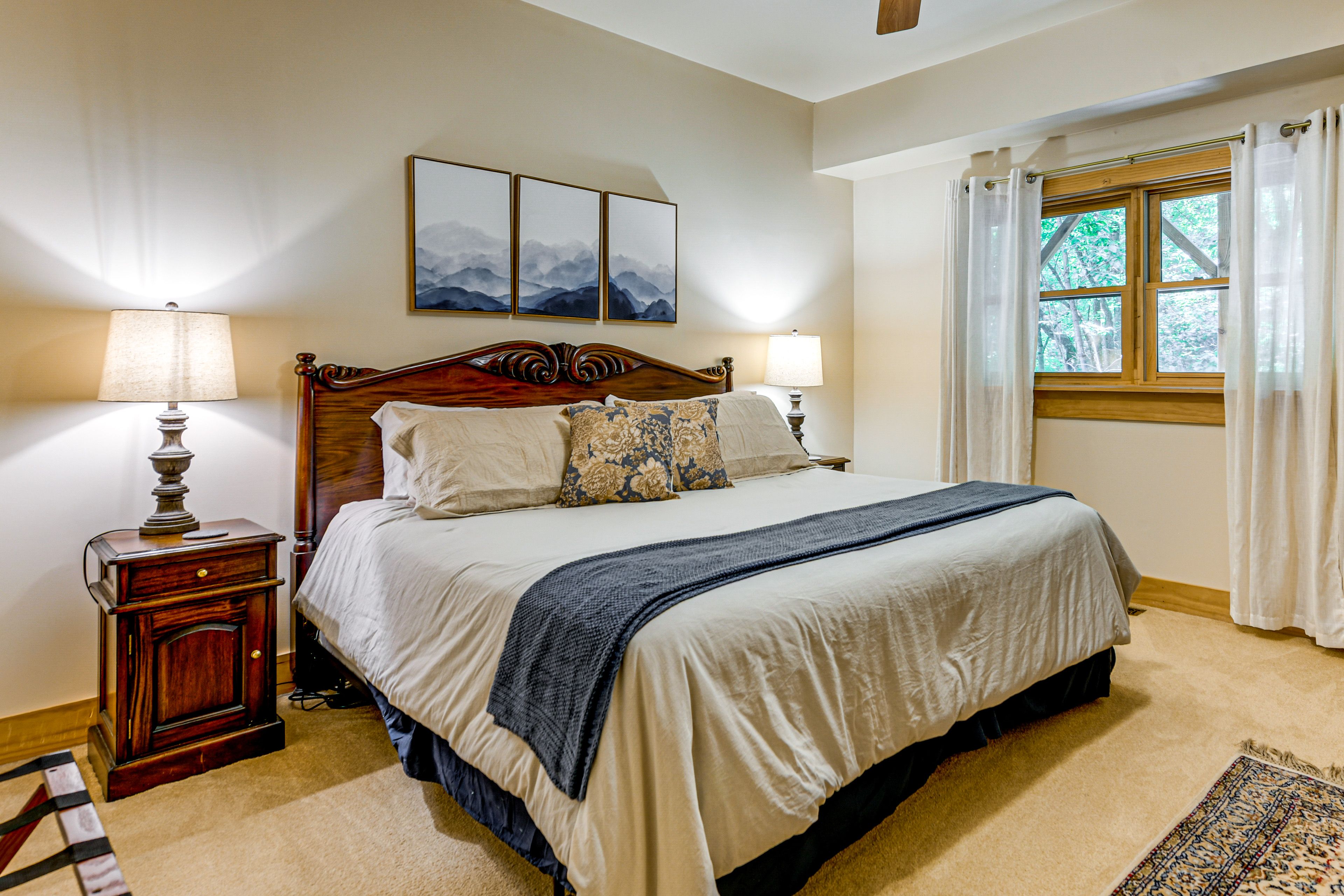 Bedroom 3 | King Bed | Smart TV | 2nd Floor