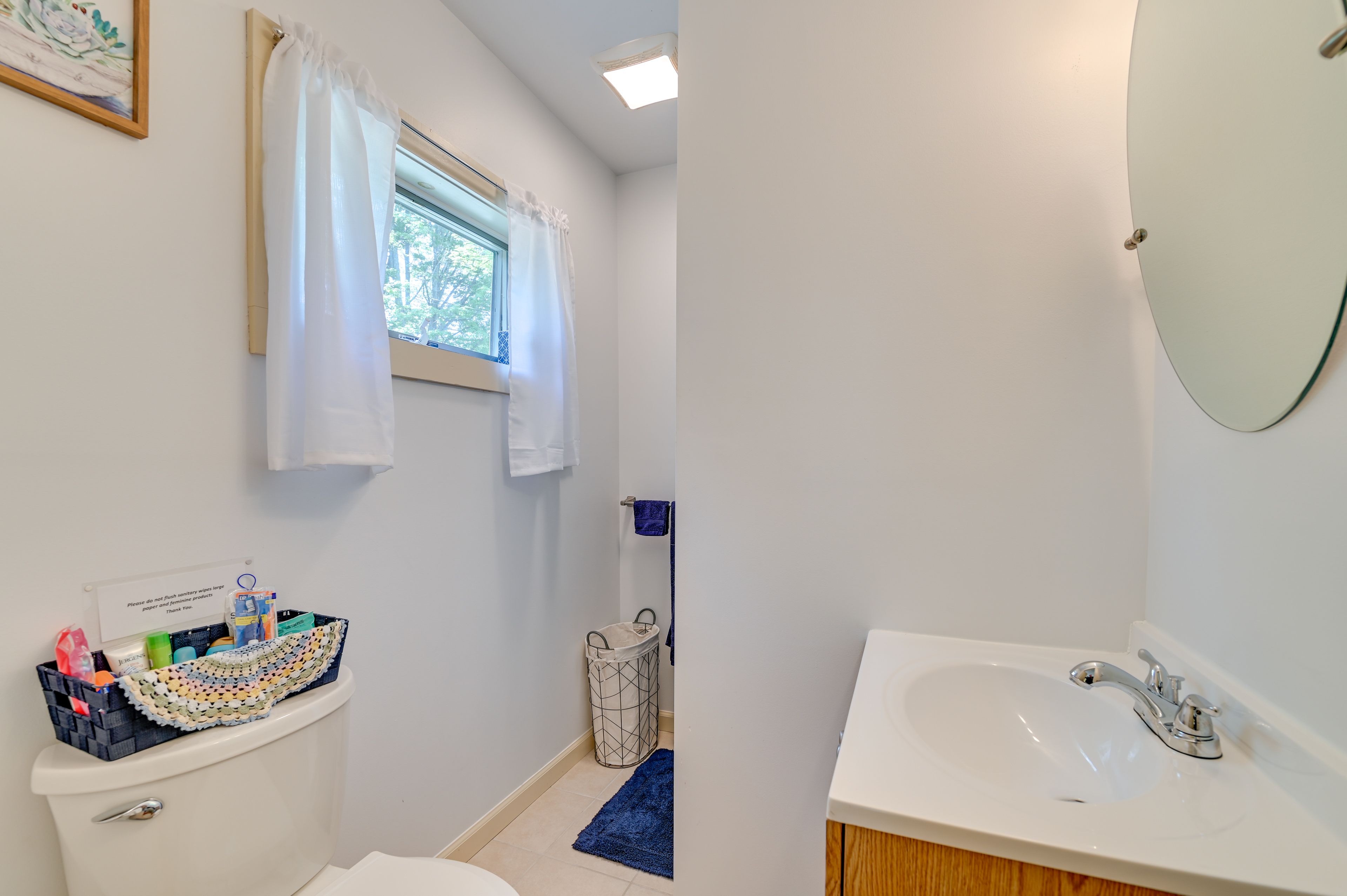 Full Bathroom | Towels Provided