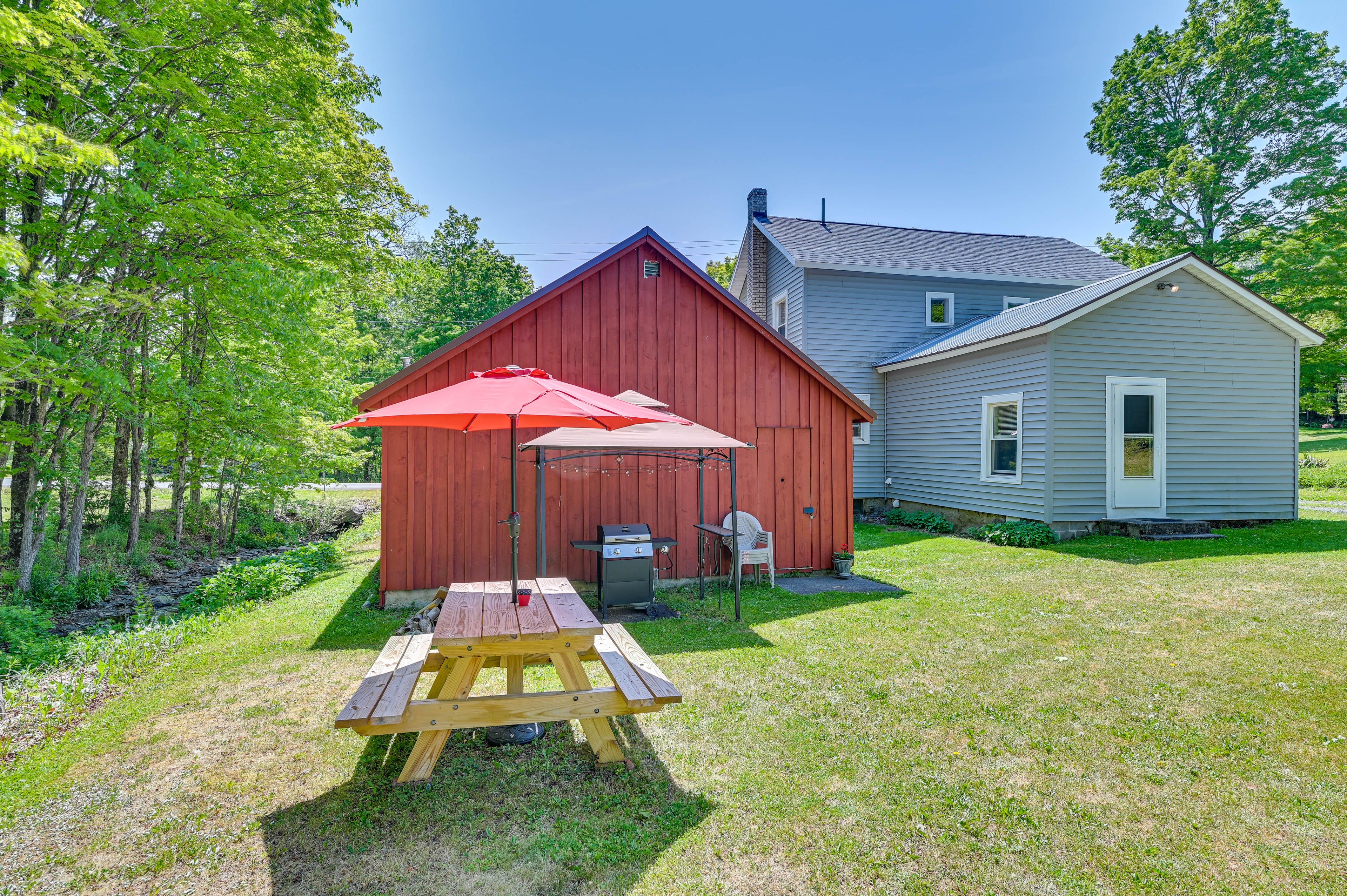 Backyard | Fire Pit | Gas Grill