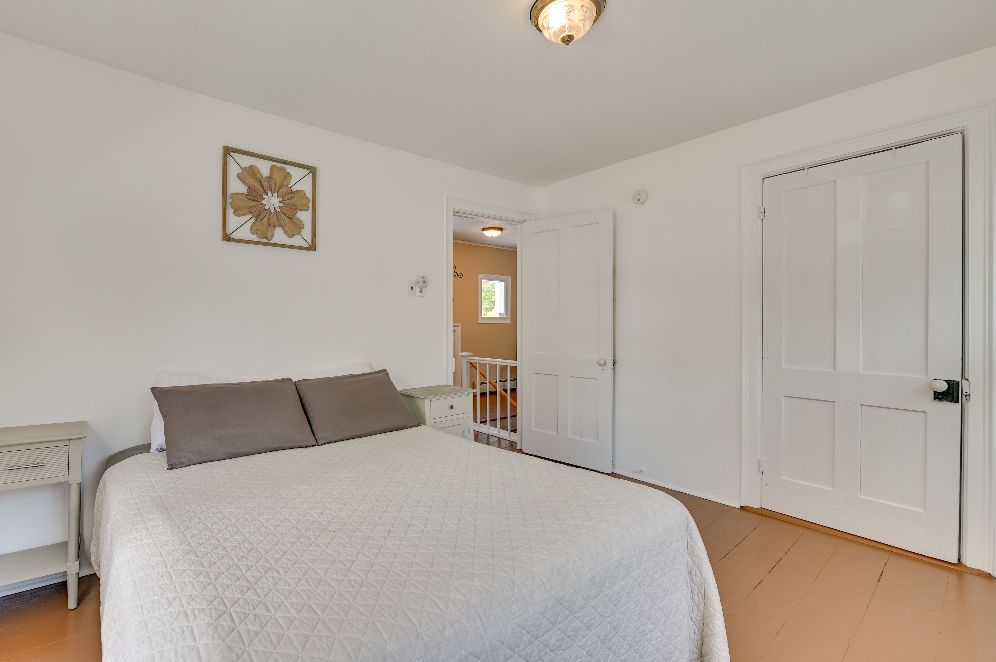 Bedroom 2 | Queen Bed
