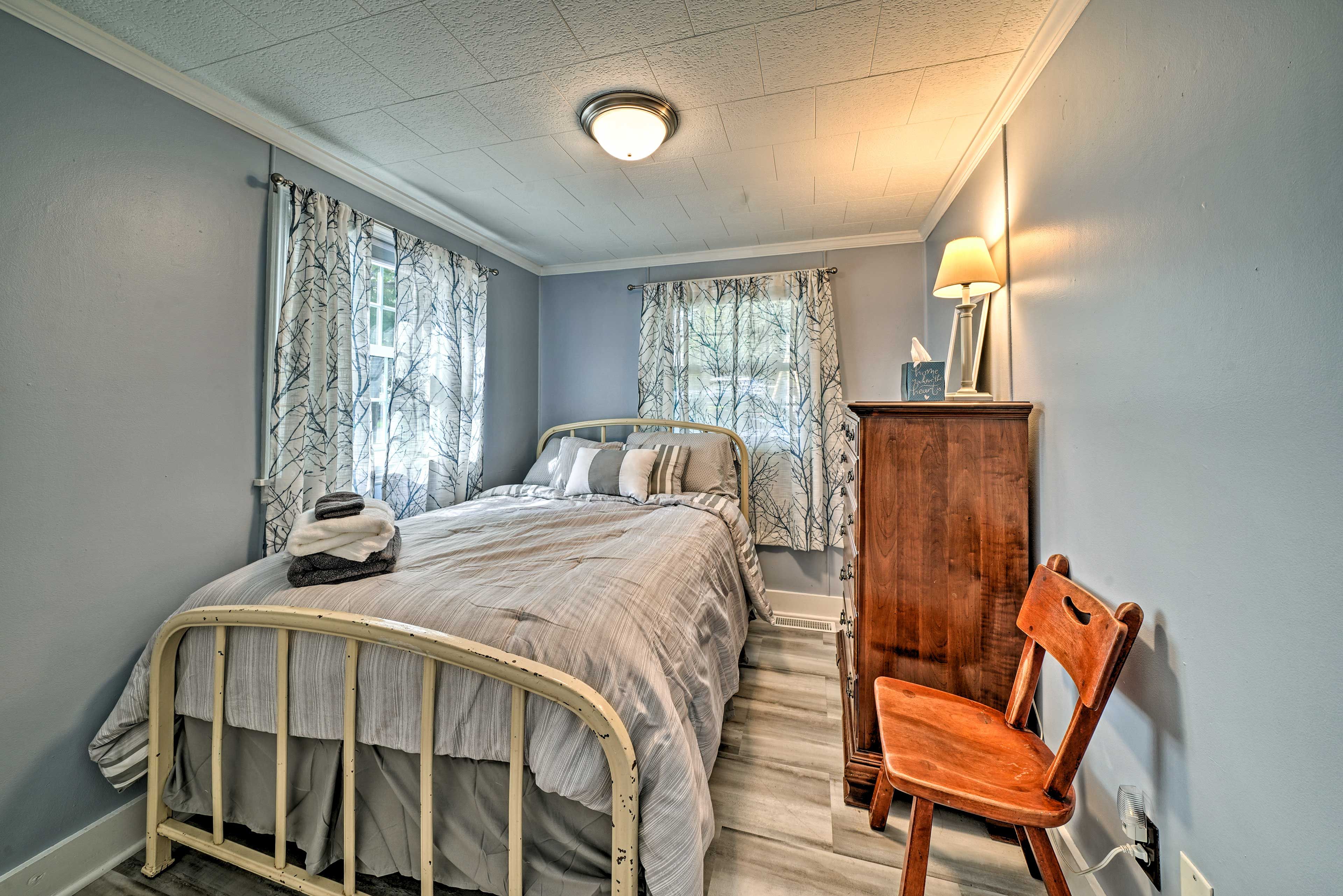 Bedroom 1 | Full Bed | Linens Provided
