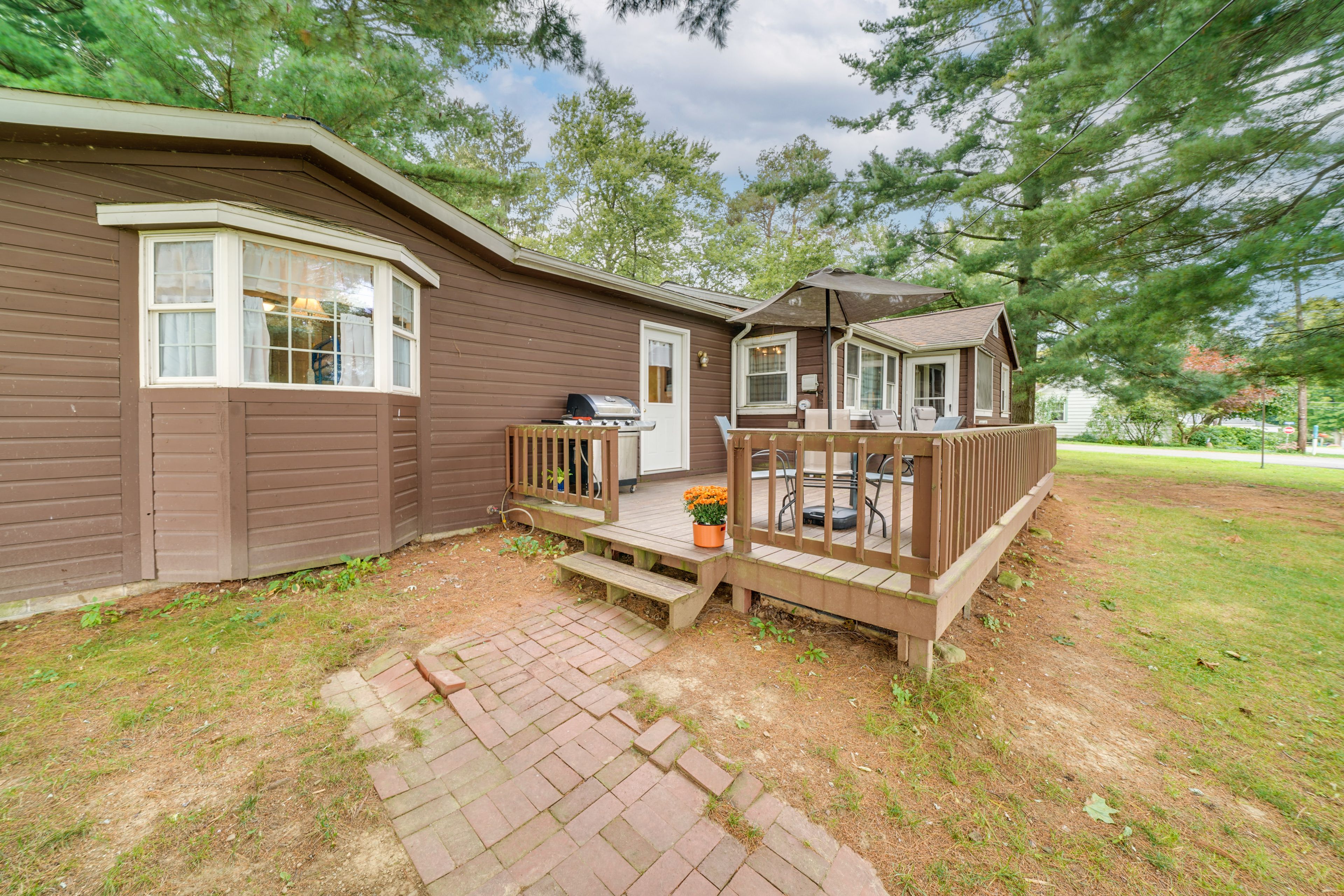 Yard | Gas Grill | Fire Pit (Starter Wood Provided)