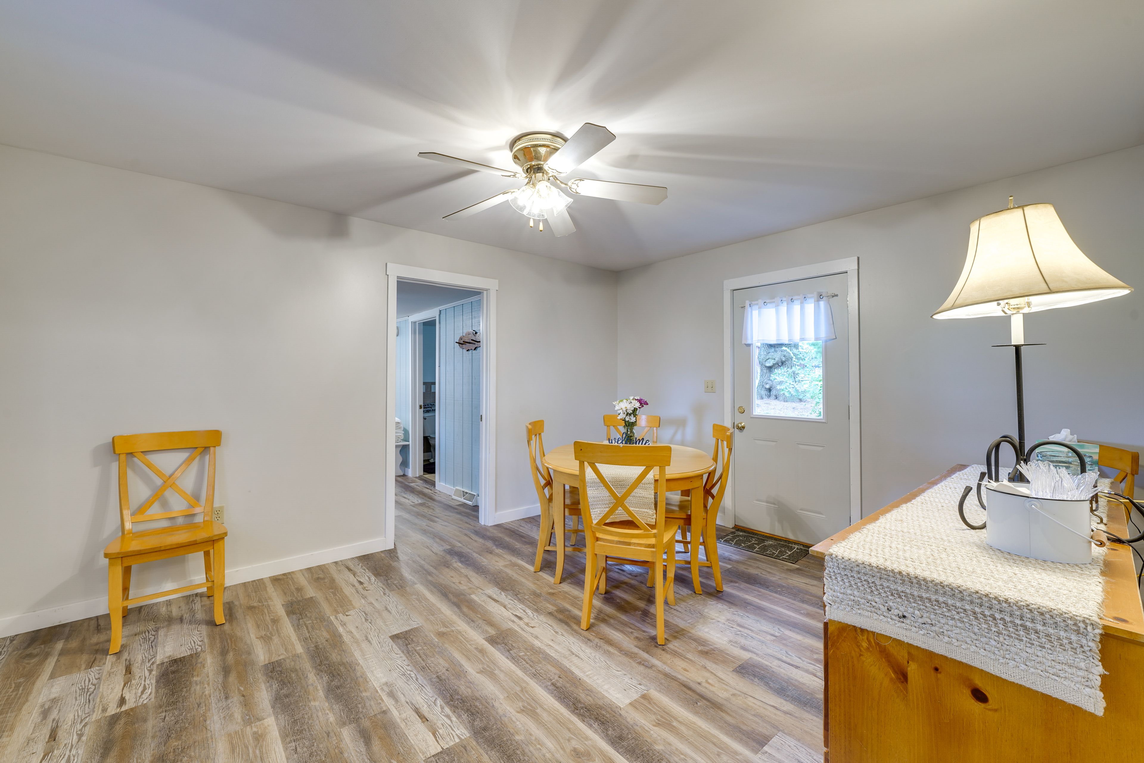 Dining Area | Dishware & Flatware Provided