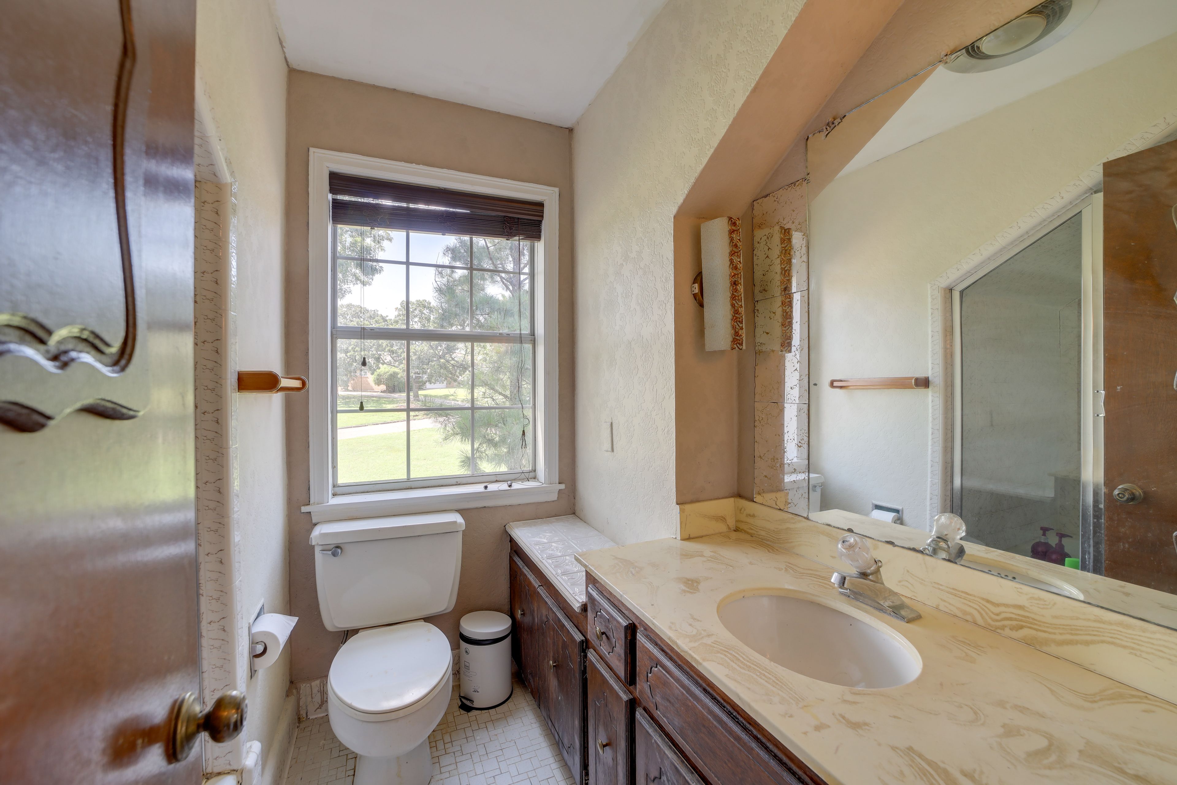 Full Bathroom | Towels Provided | Hair Dryer