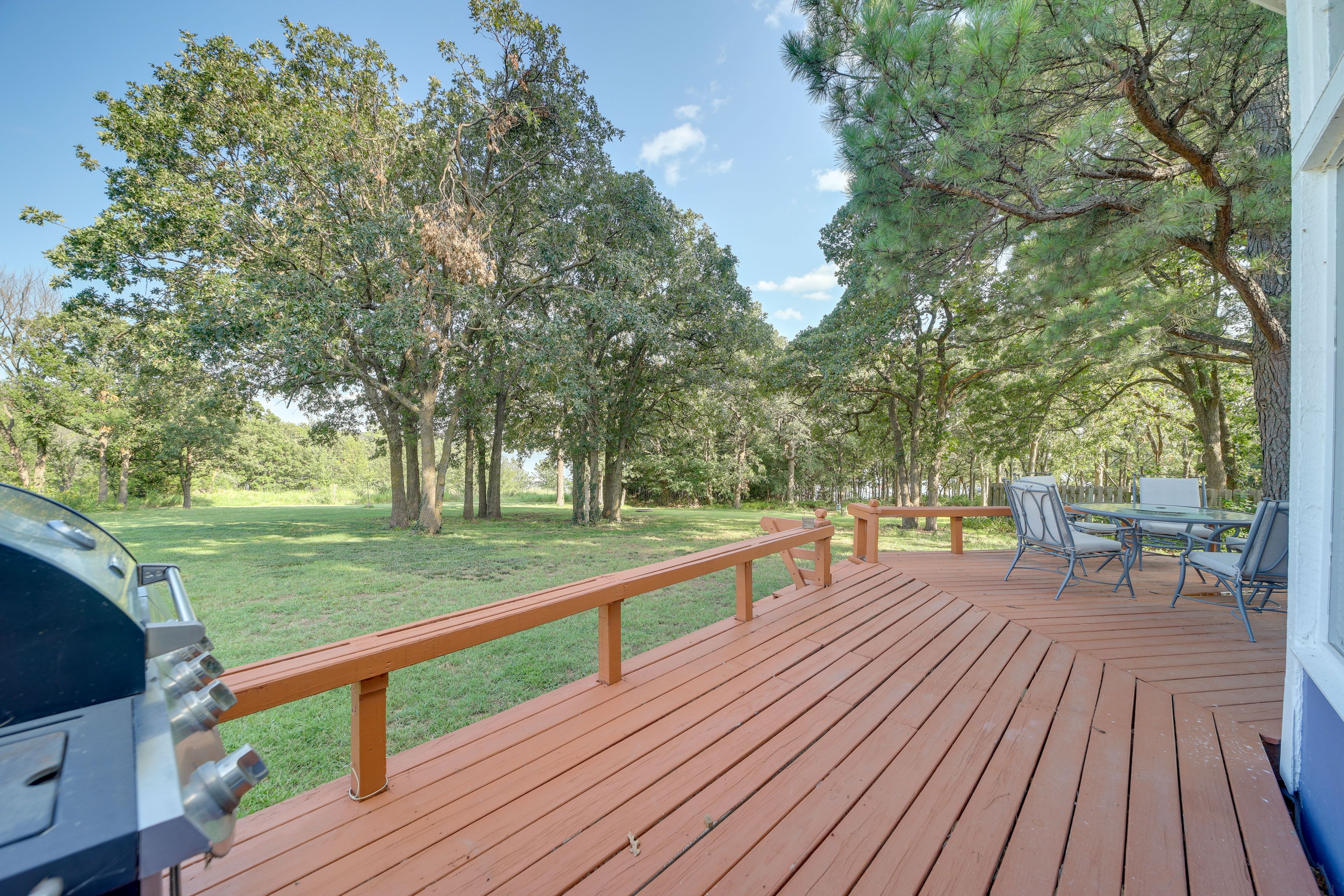 Deck | Gas Grill | Open Yard