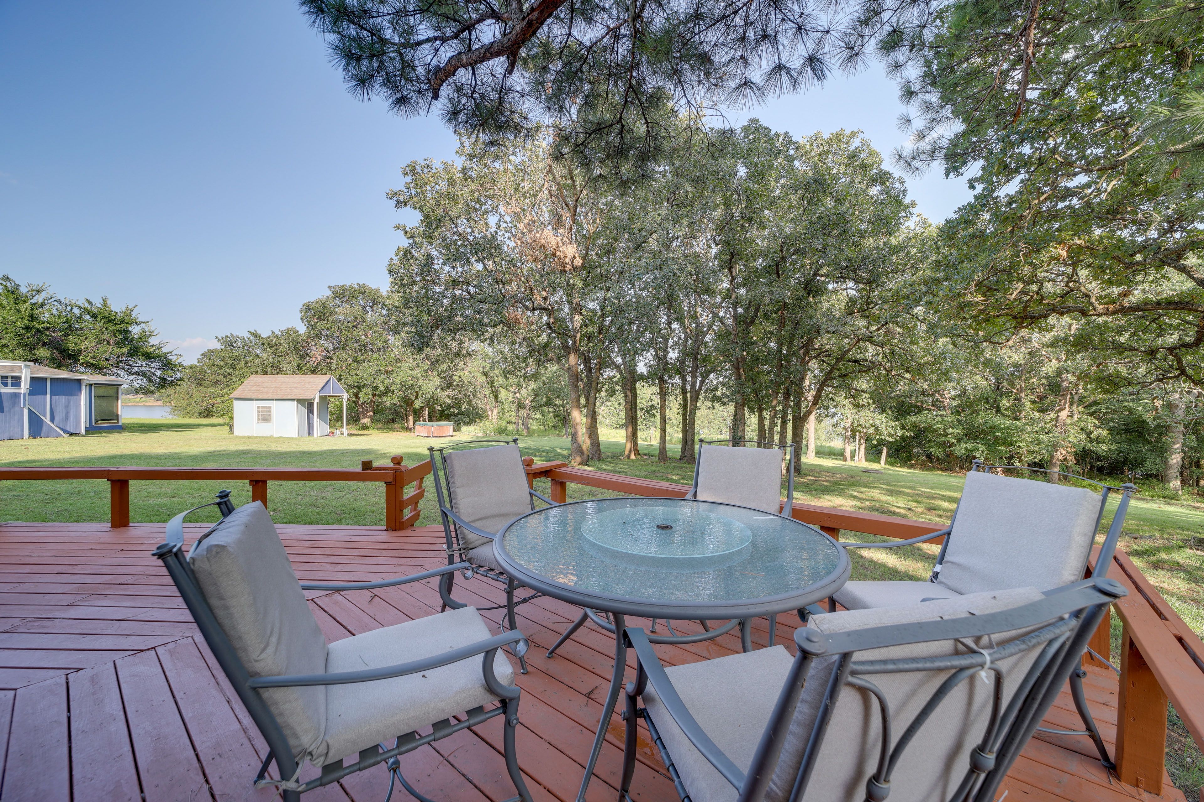 Mannford Vacation Rental | 3,000 Sq Ft | 4BR | 2.5BA | Step-Free Entry