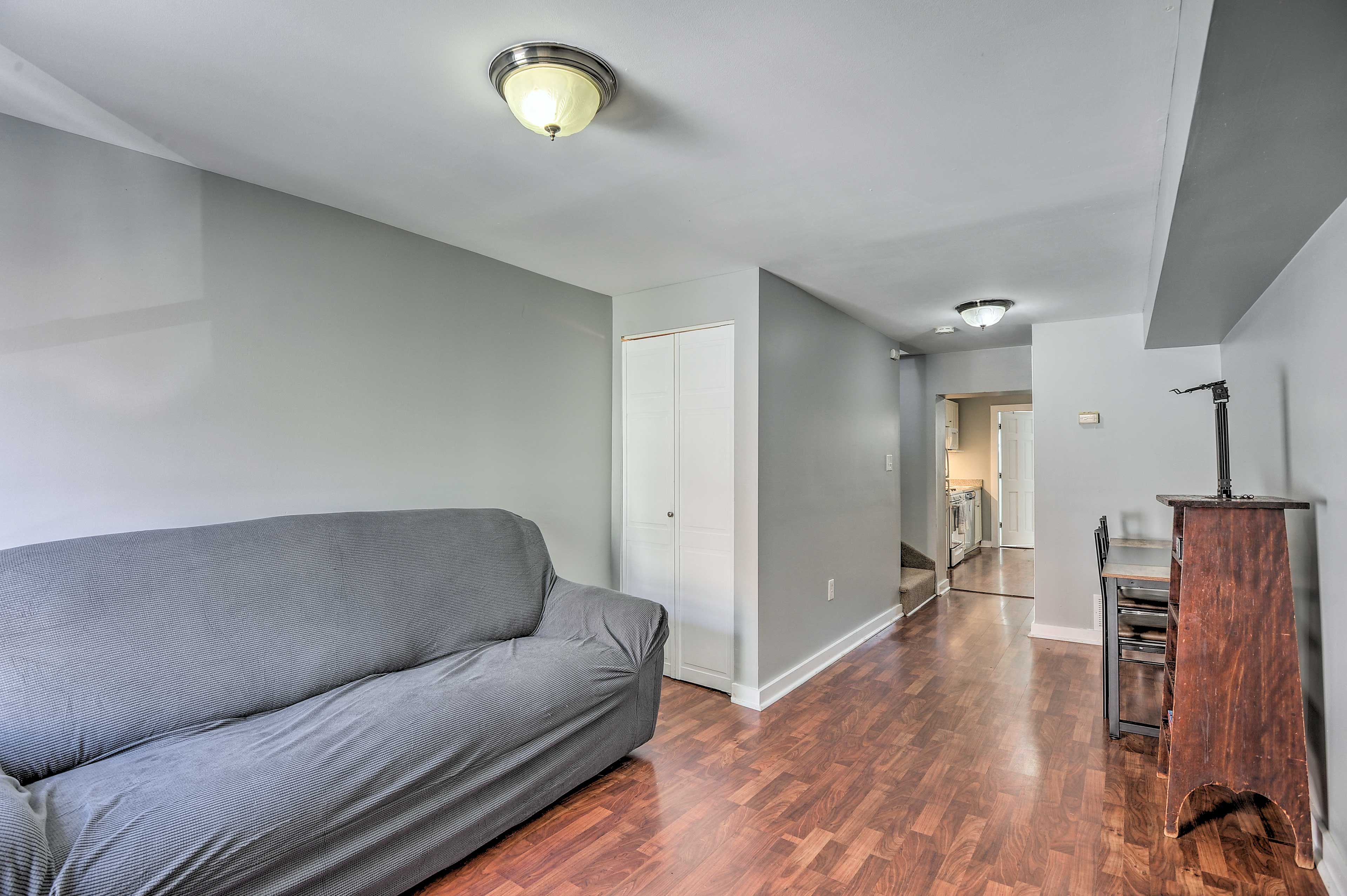 Living Room | Bedroom on 2nd Floor | Free WiFi | Towels & Linens