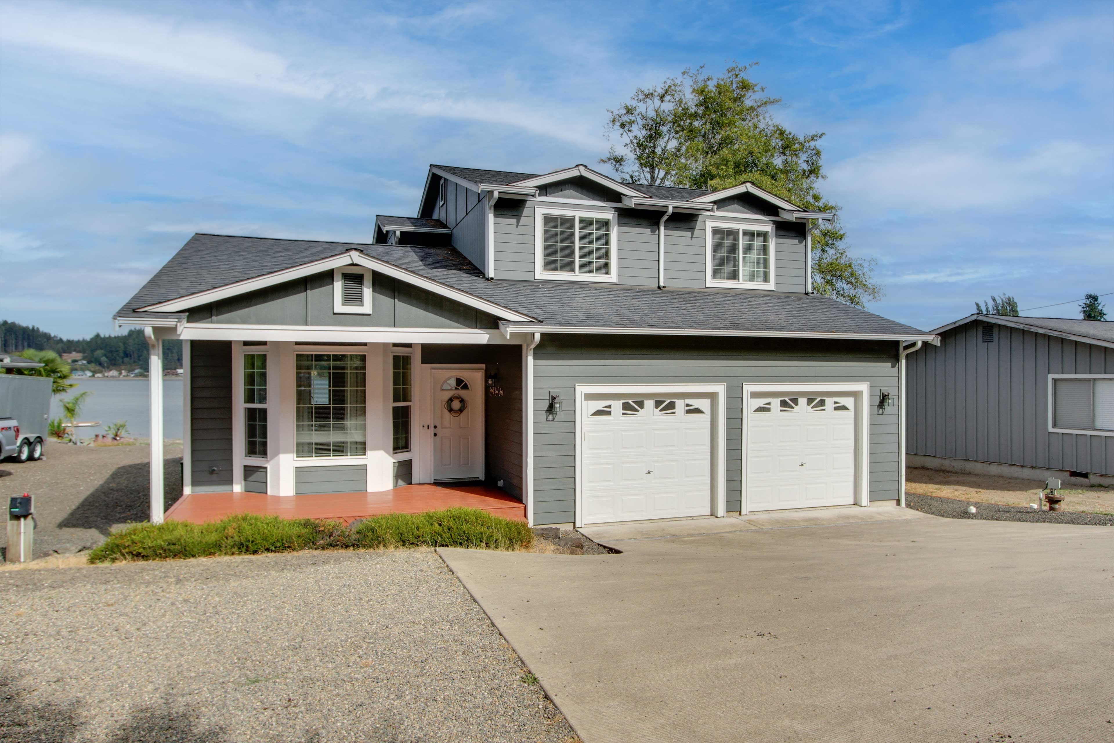Exterior | Parking | Driveway (4 Vehicles) | Street Parking