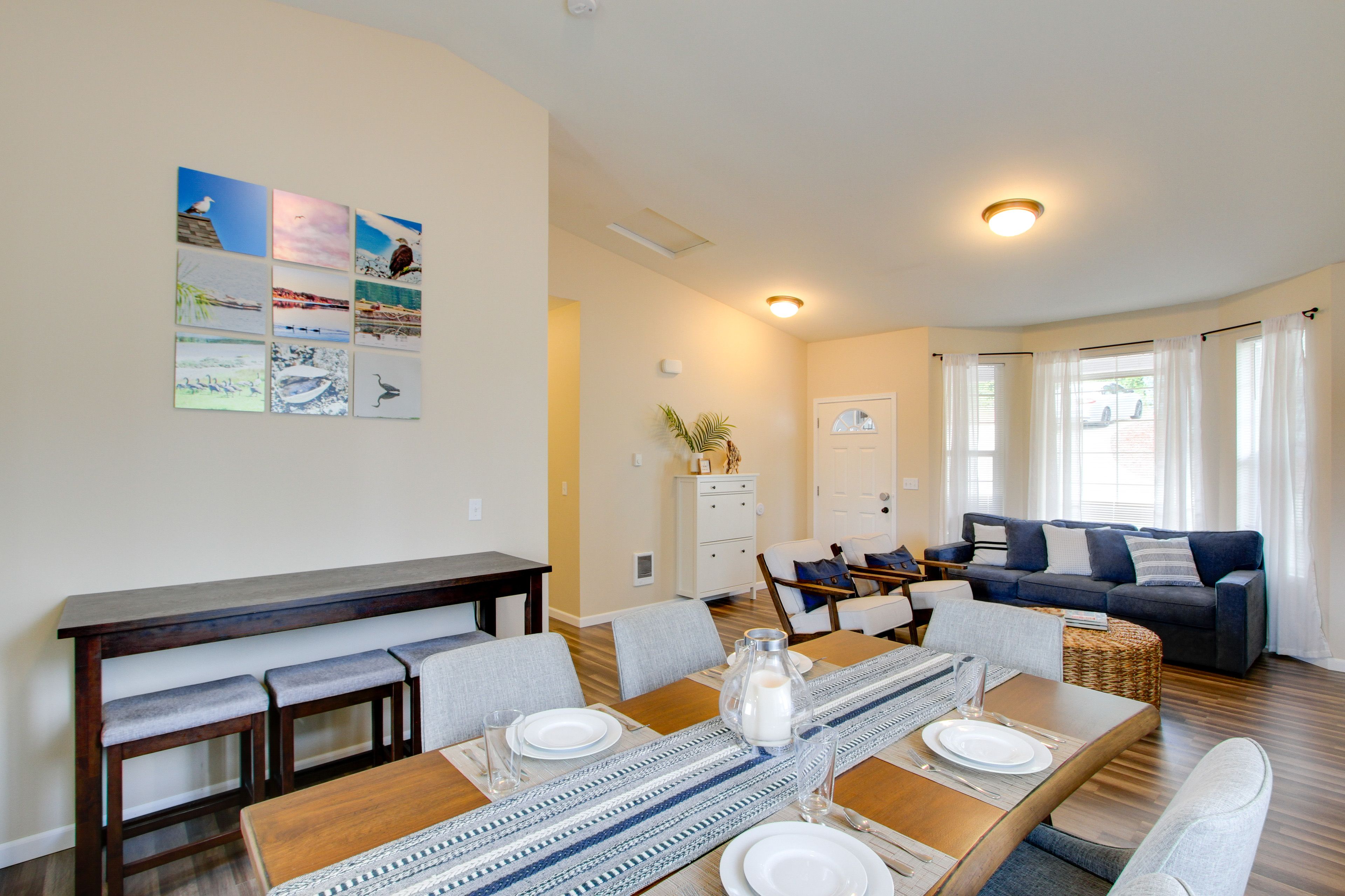 Dining Room | Dishware/Flatware Provided