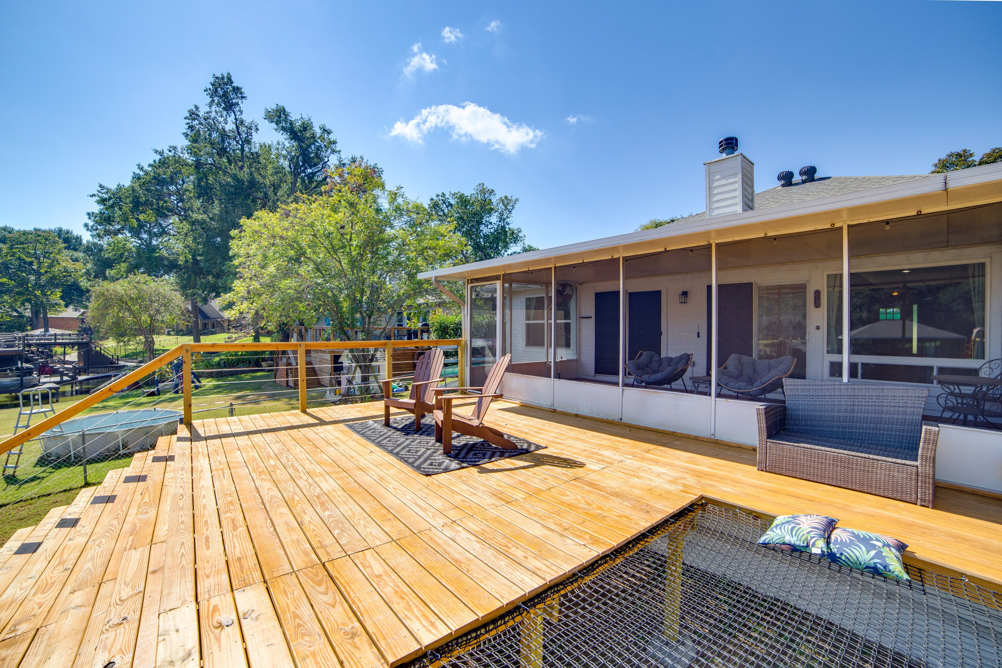Lake-View Deck