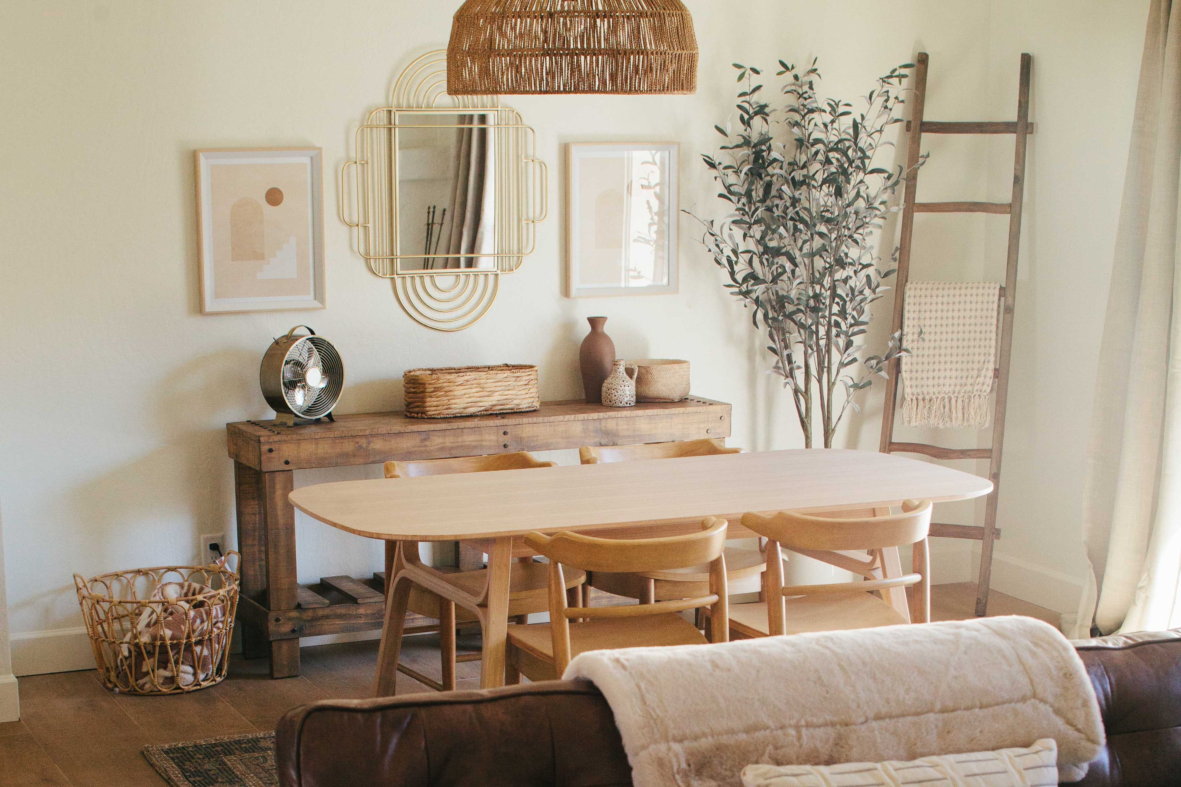 Dining Area | Dishware & Flatware | Complimentary Spices