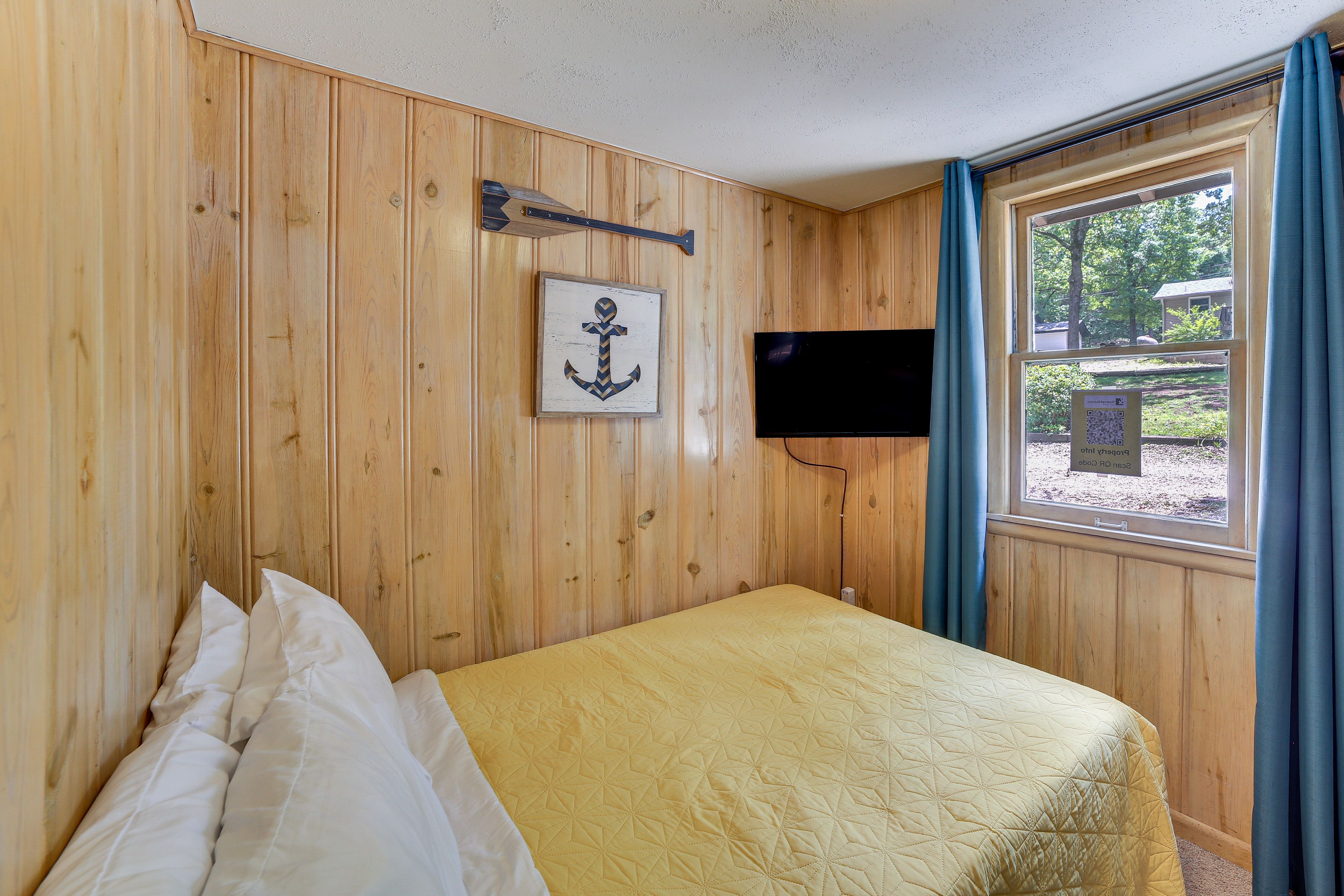 Bedroom | Full Bed