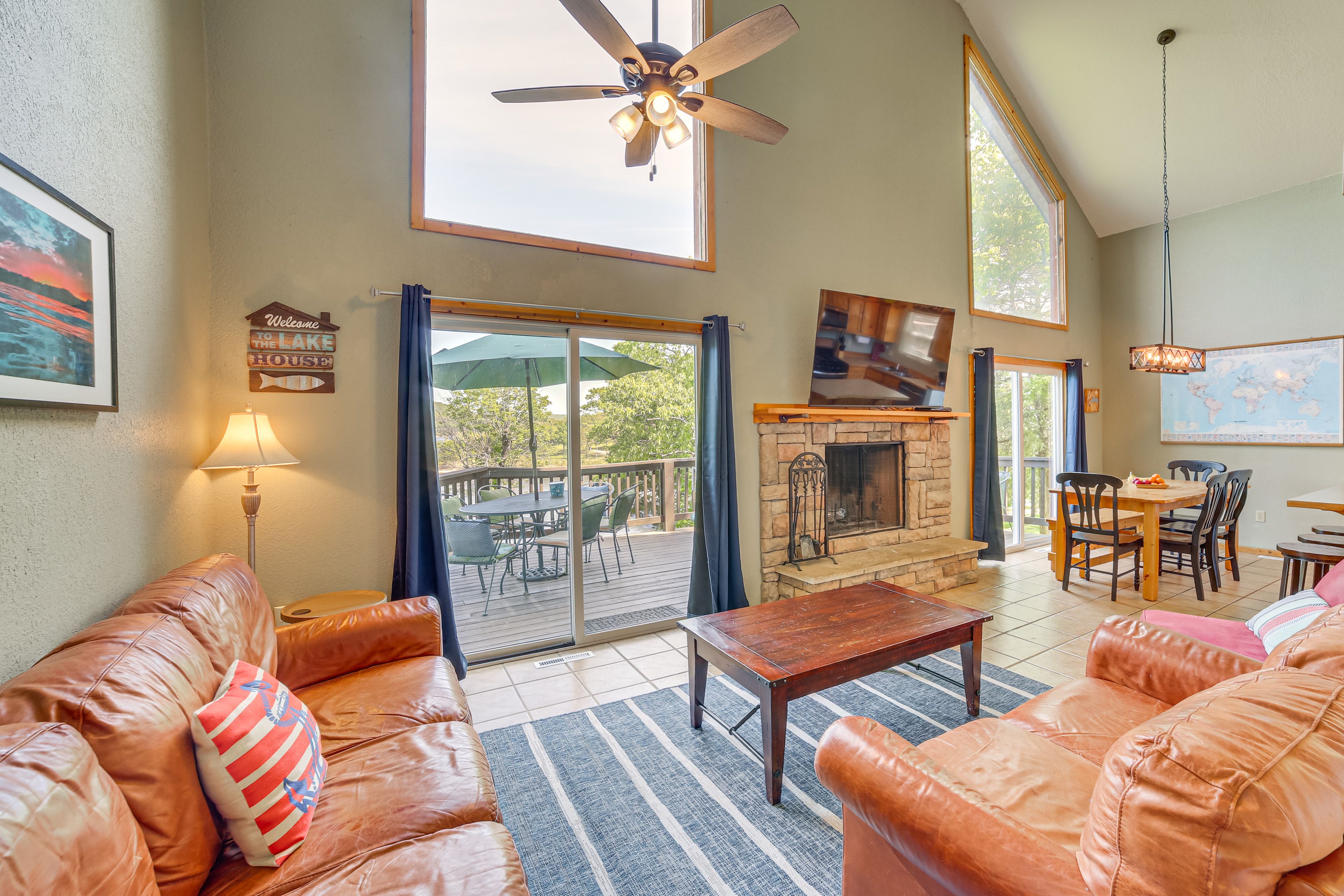 Living Room | Free WiFi | Smart TV | Central A/C & Heating | 1st Floor