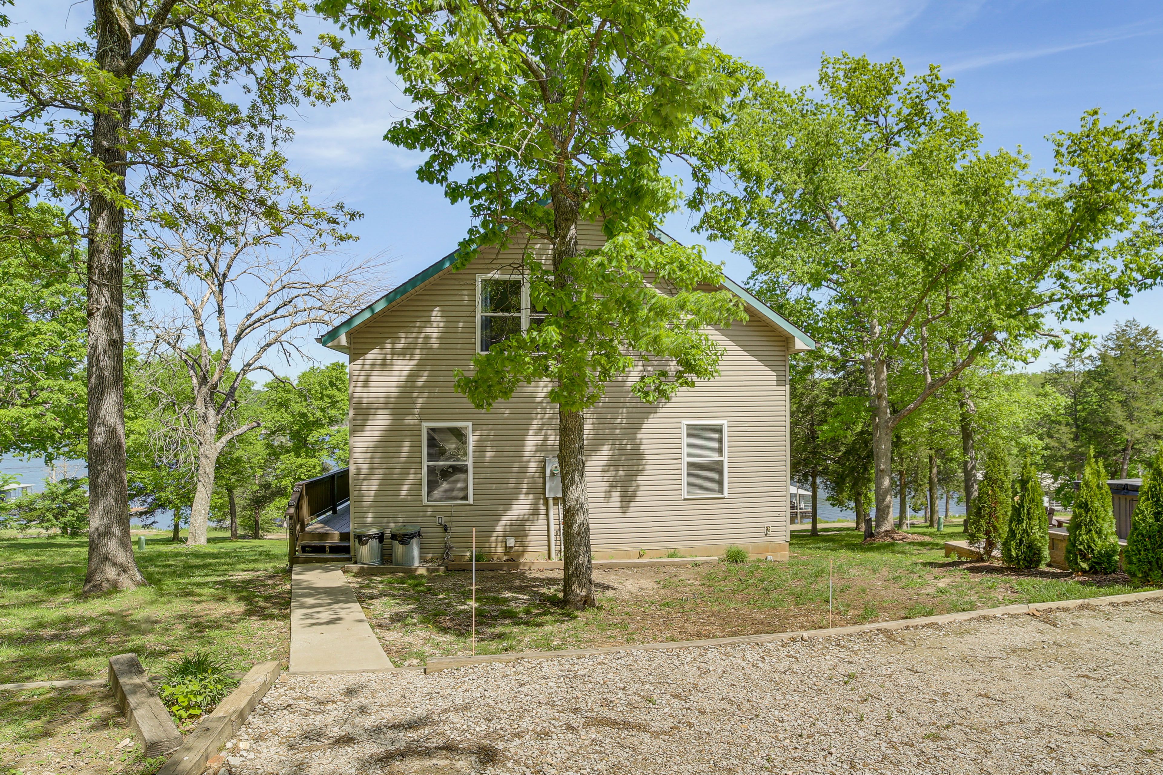 Property Exterior | Gravel Driveway Parking (3 Vehicles) | Boat Trailer Parking