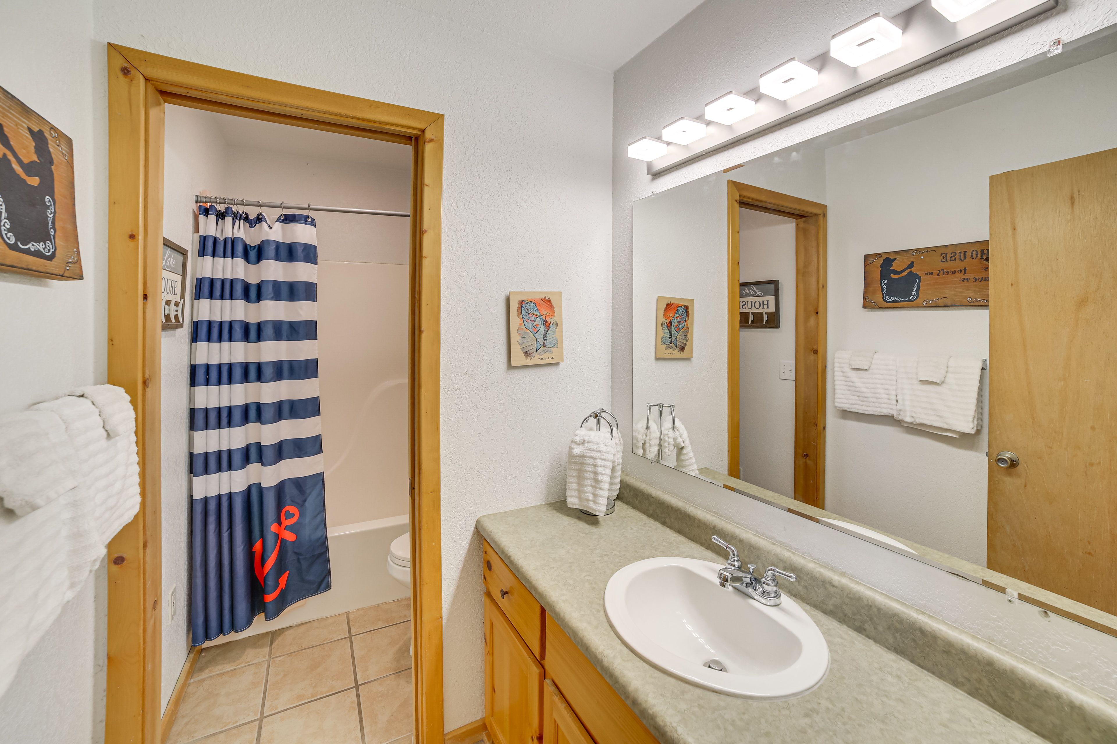 Full Bathroom | 1st Floor