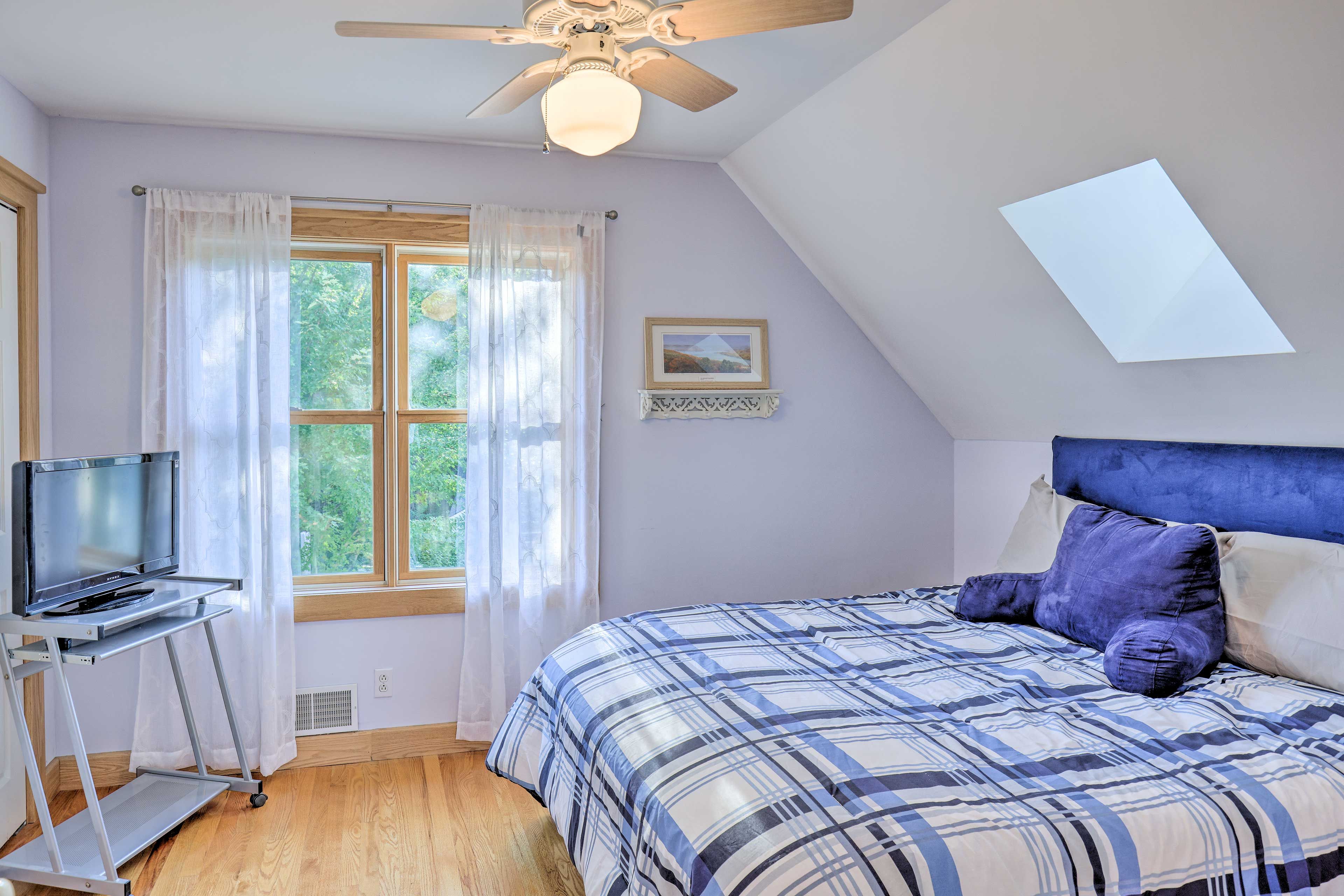 Bedroom 2 | Queen Bed | 2nd Floor