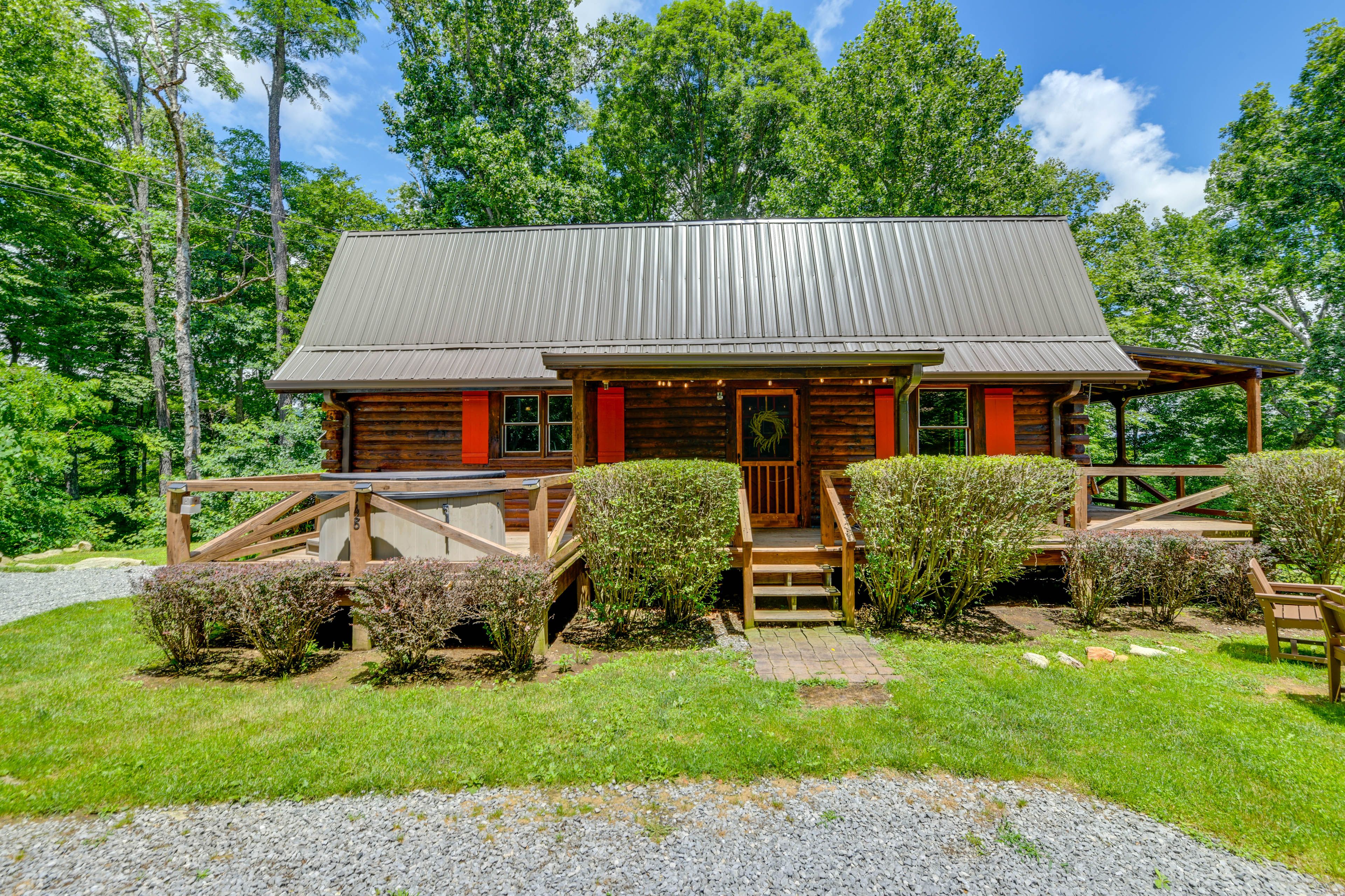 Waynesville Vacation Rental | 3BR | 2BA | 1,664 Sq Ft | Stairs Required
