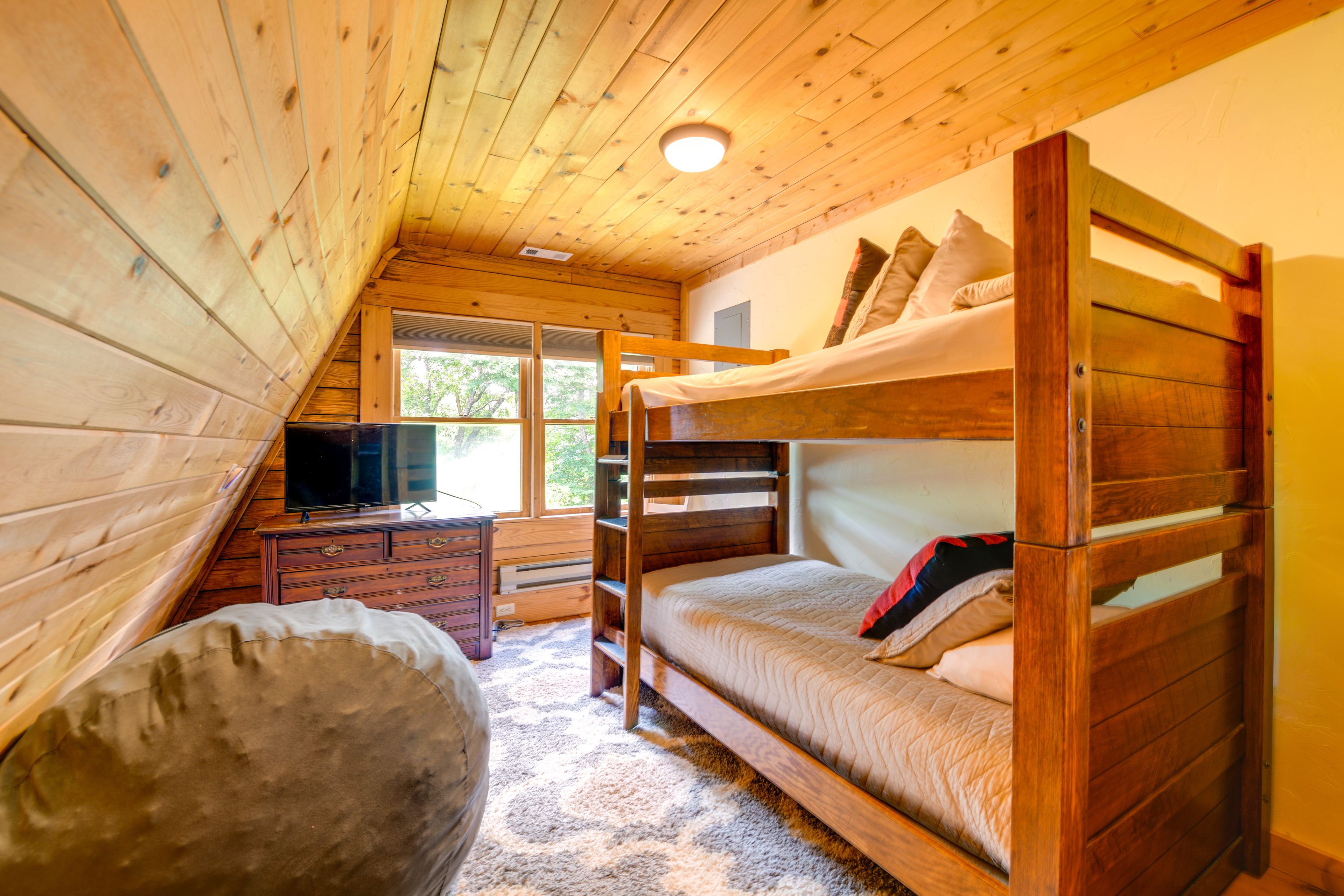 Bedroom 3 | Twin Bunk Bed | 2nd Floor