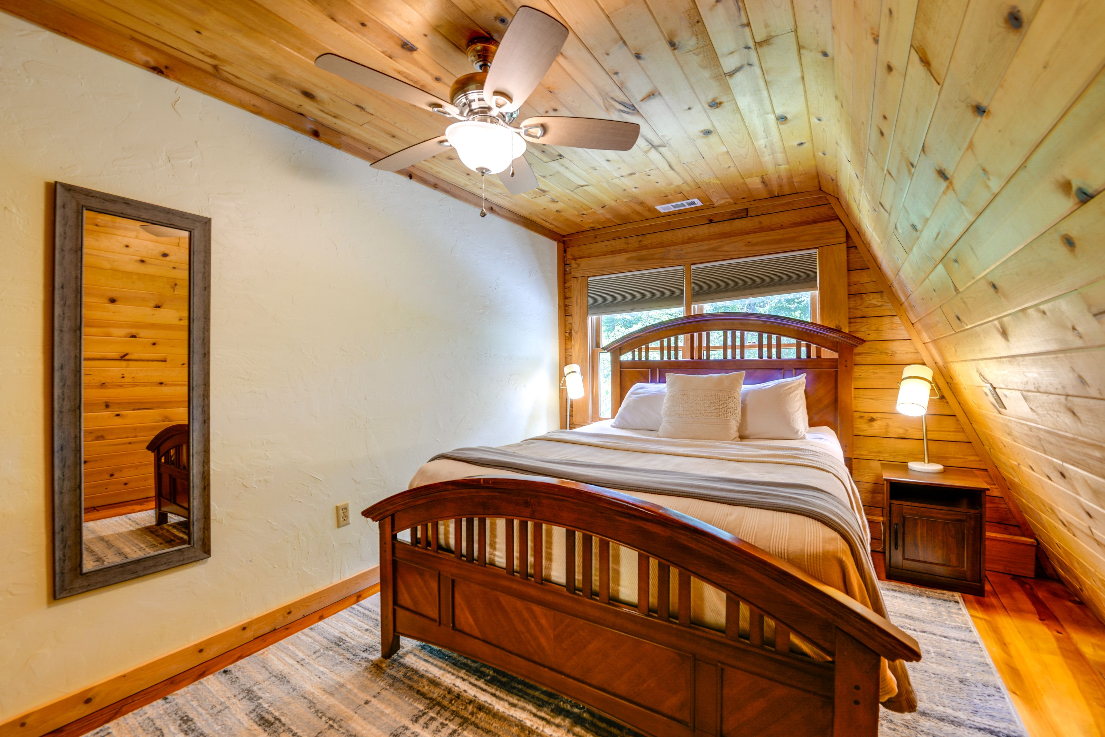 Bedroom 2 | Queen Bed | 2nd Floor