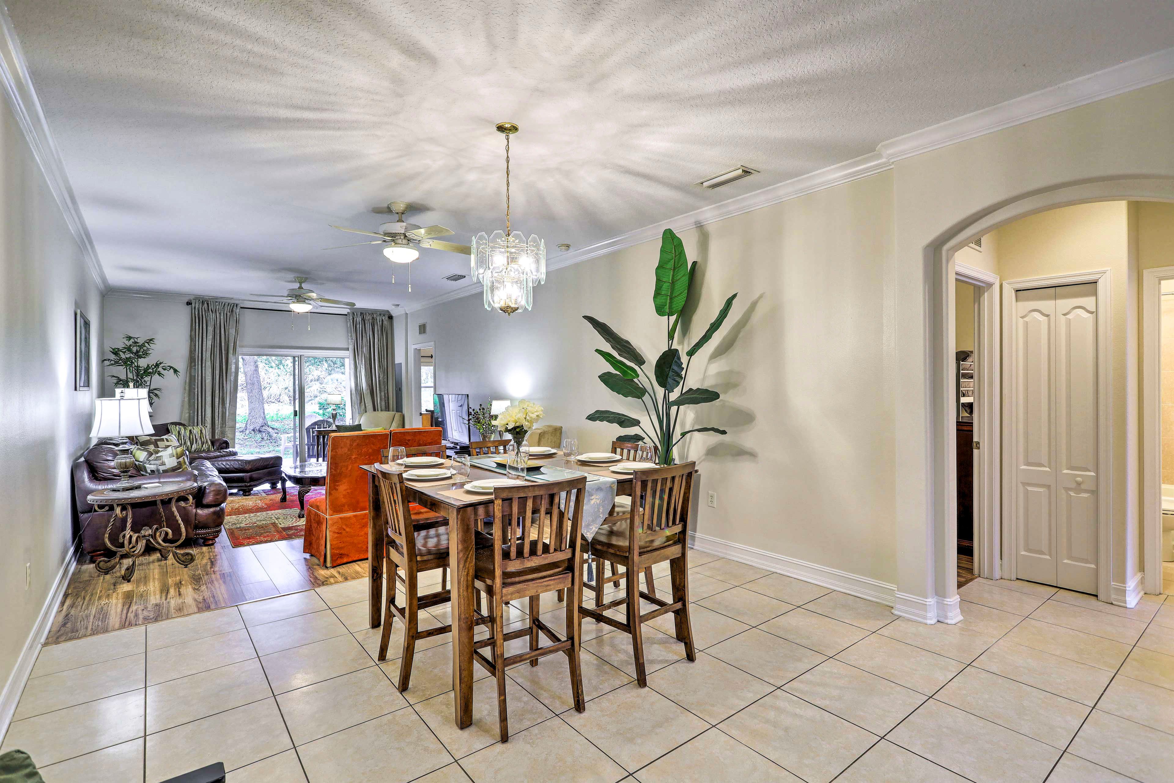 Dining Area | Dishware Provided