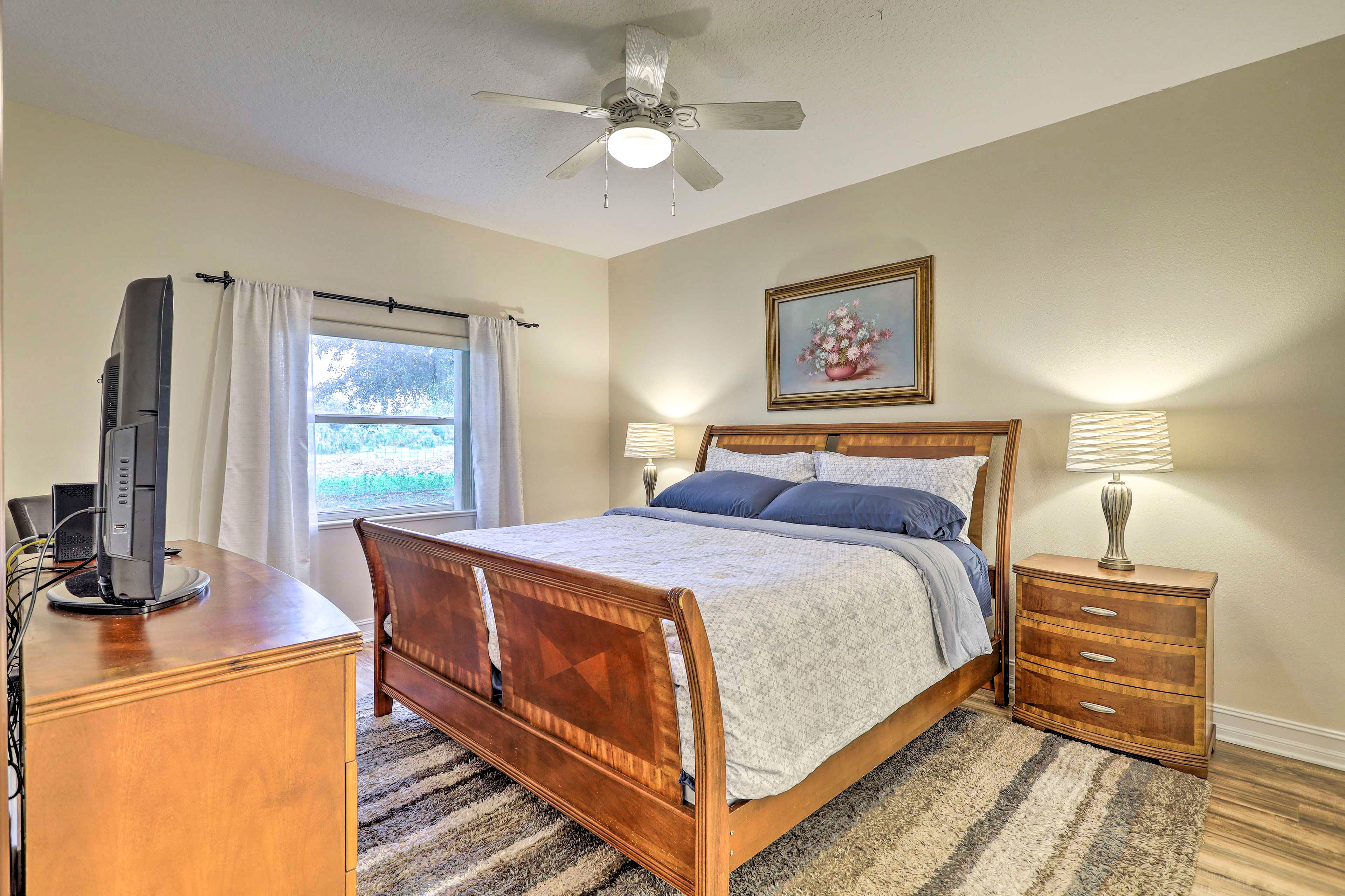 Bedroom 1 | King Bed | Linens Provided
