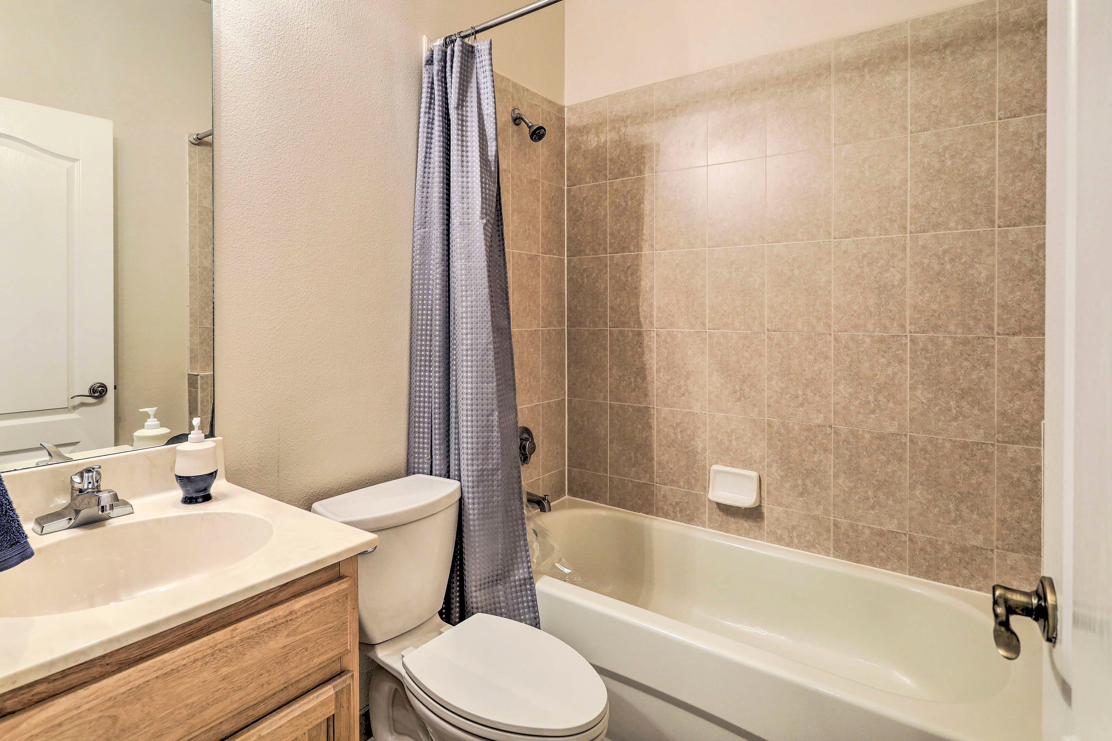 Full Bathroom | Complimentary Toiletries