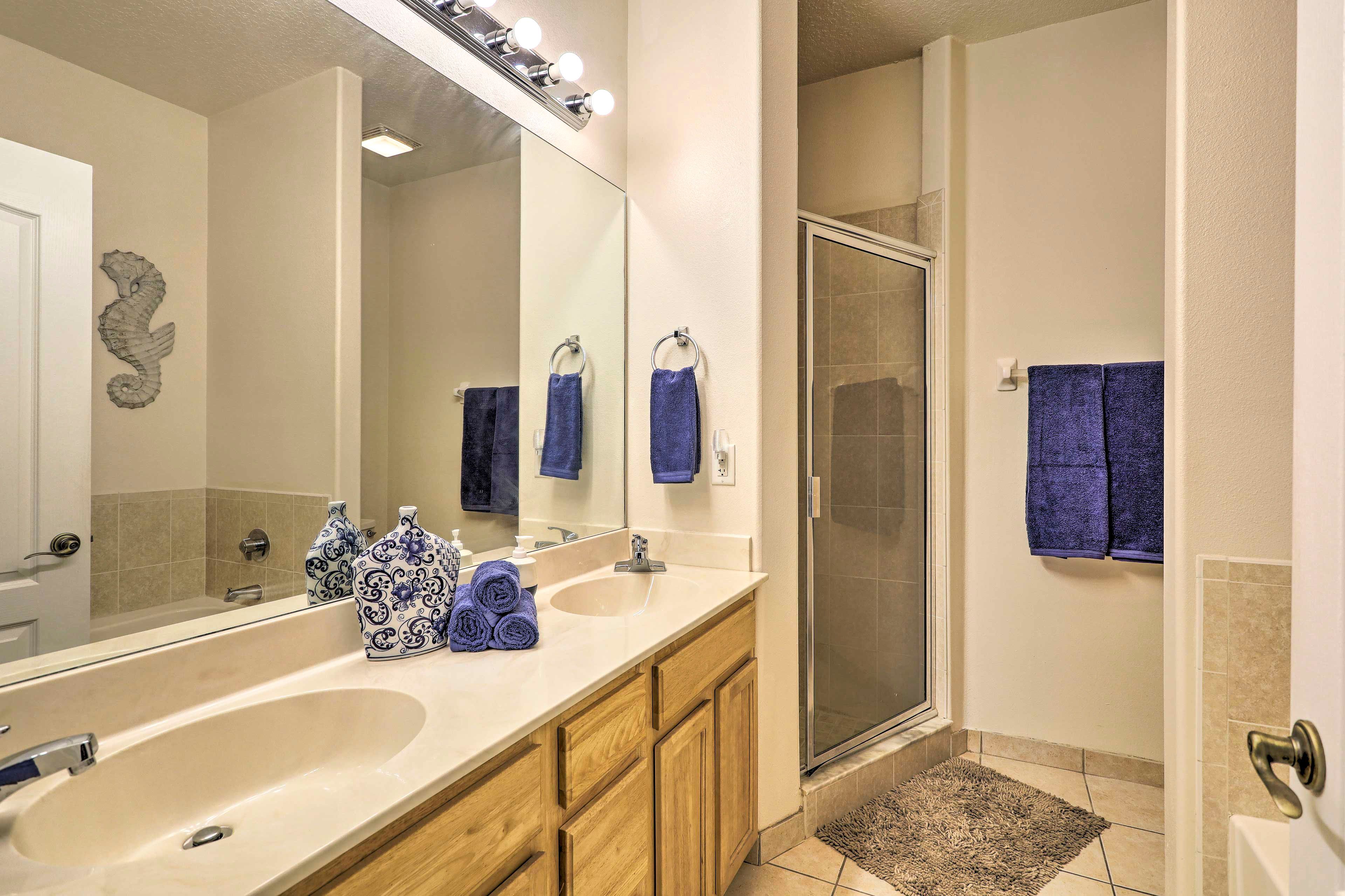 Full Bathroom | Towels Provided