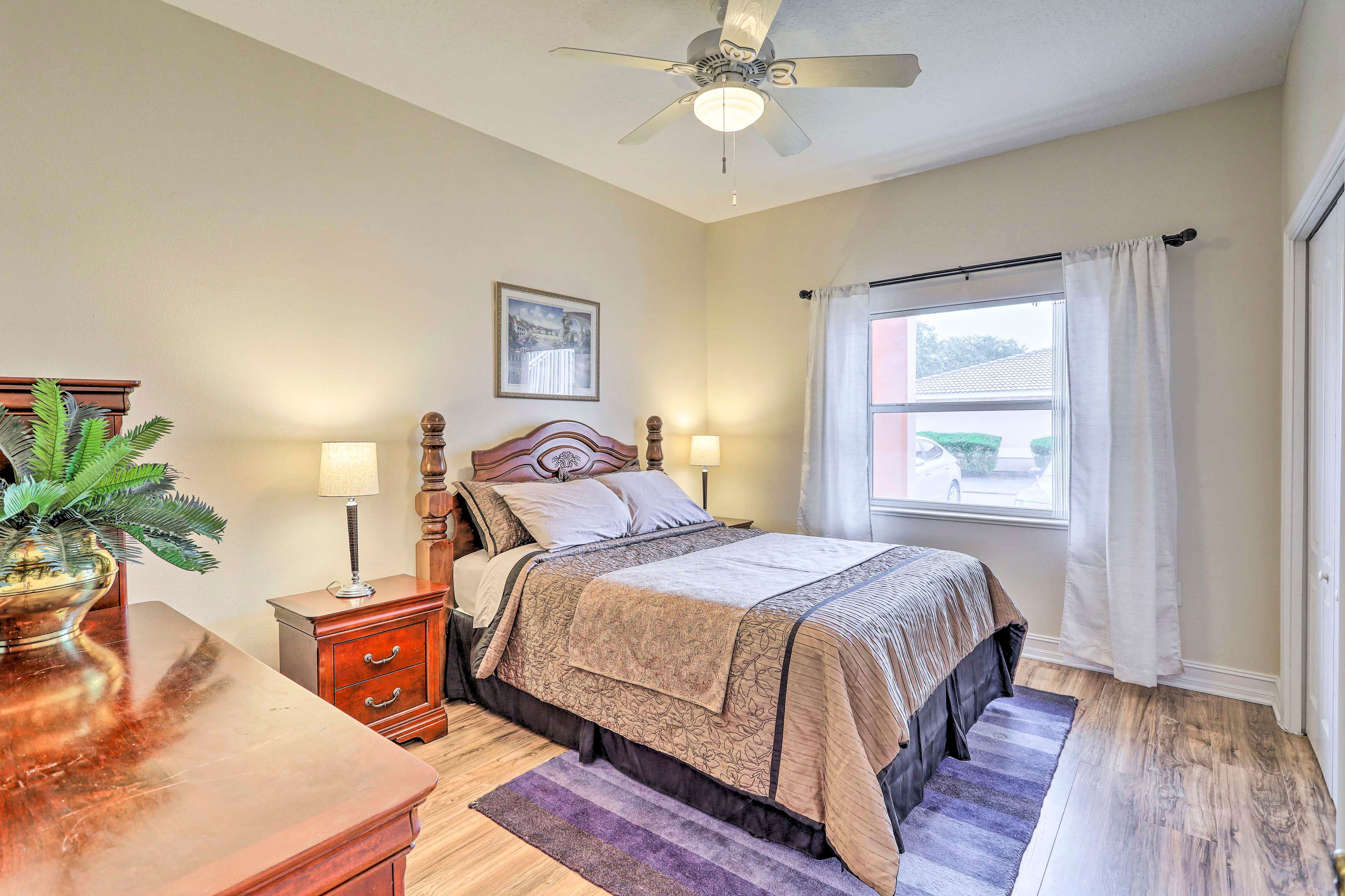 Bedroom 2 | Queen Bed