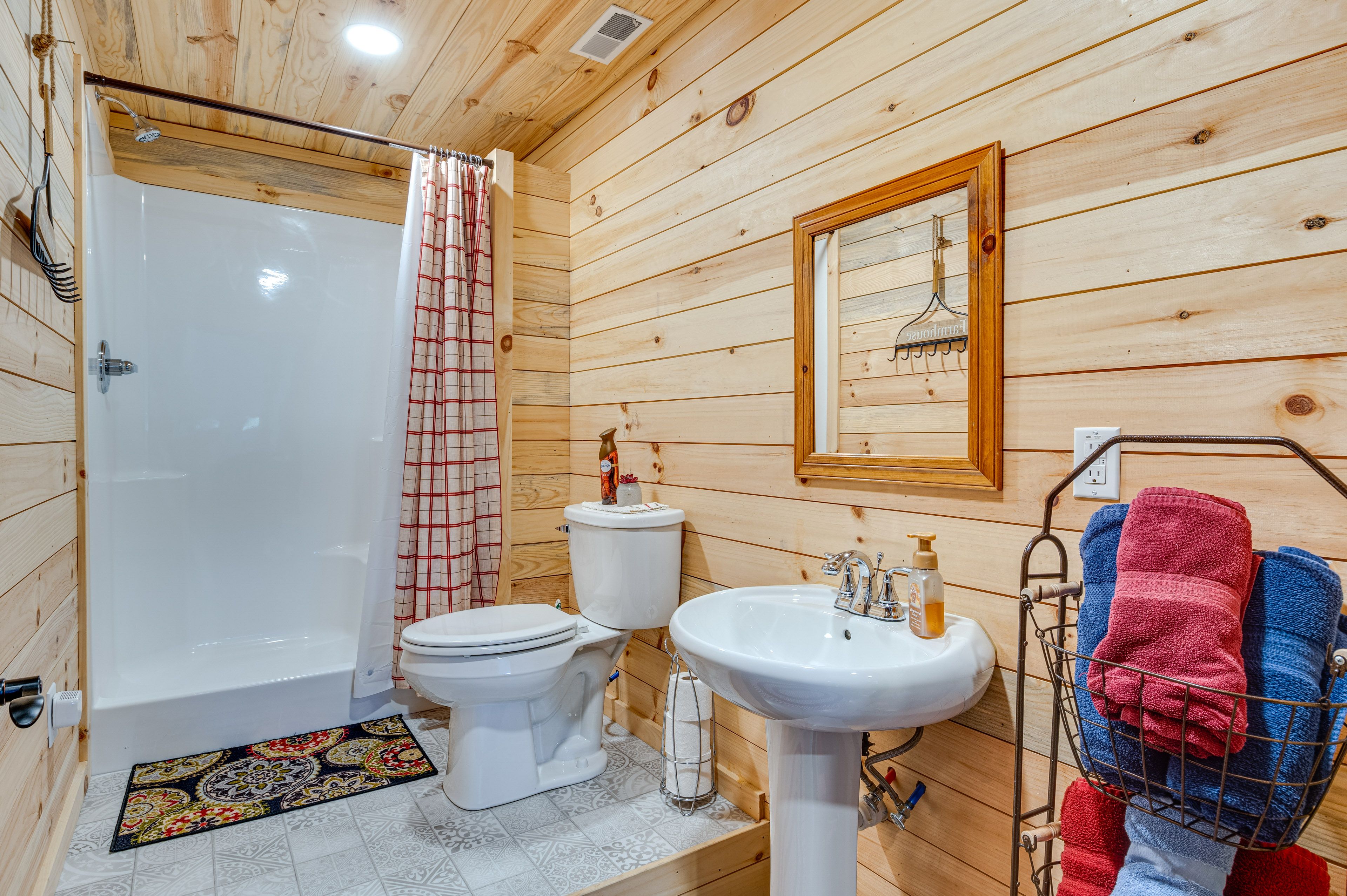 Full Bathroom | 1st Floor