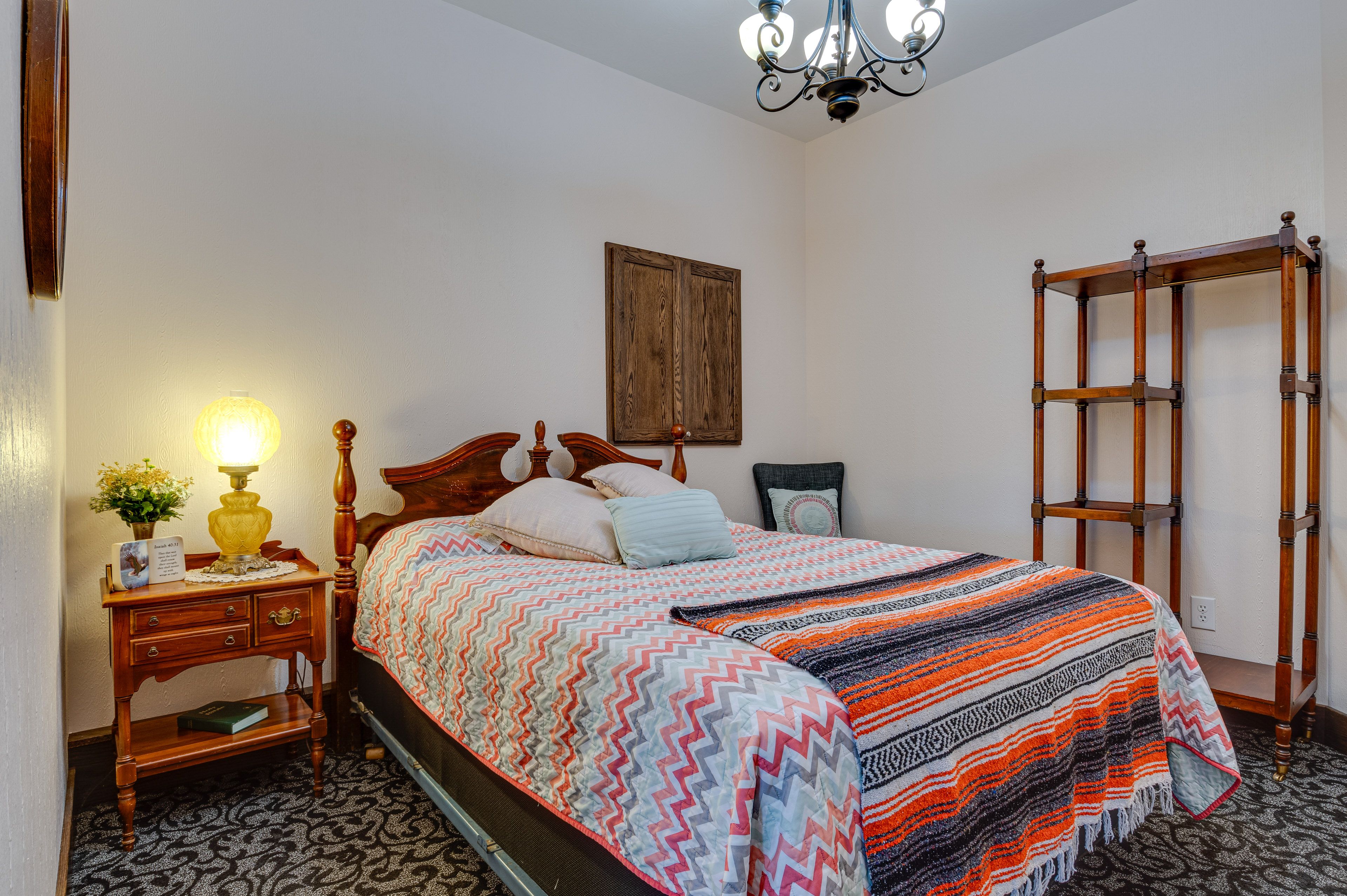 Bedroom 8 | Queen Bed | 1st Floor