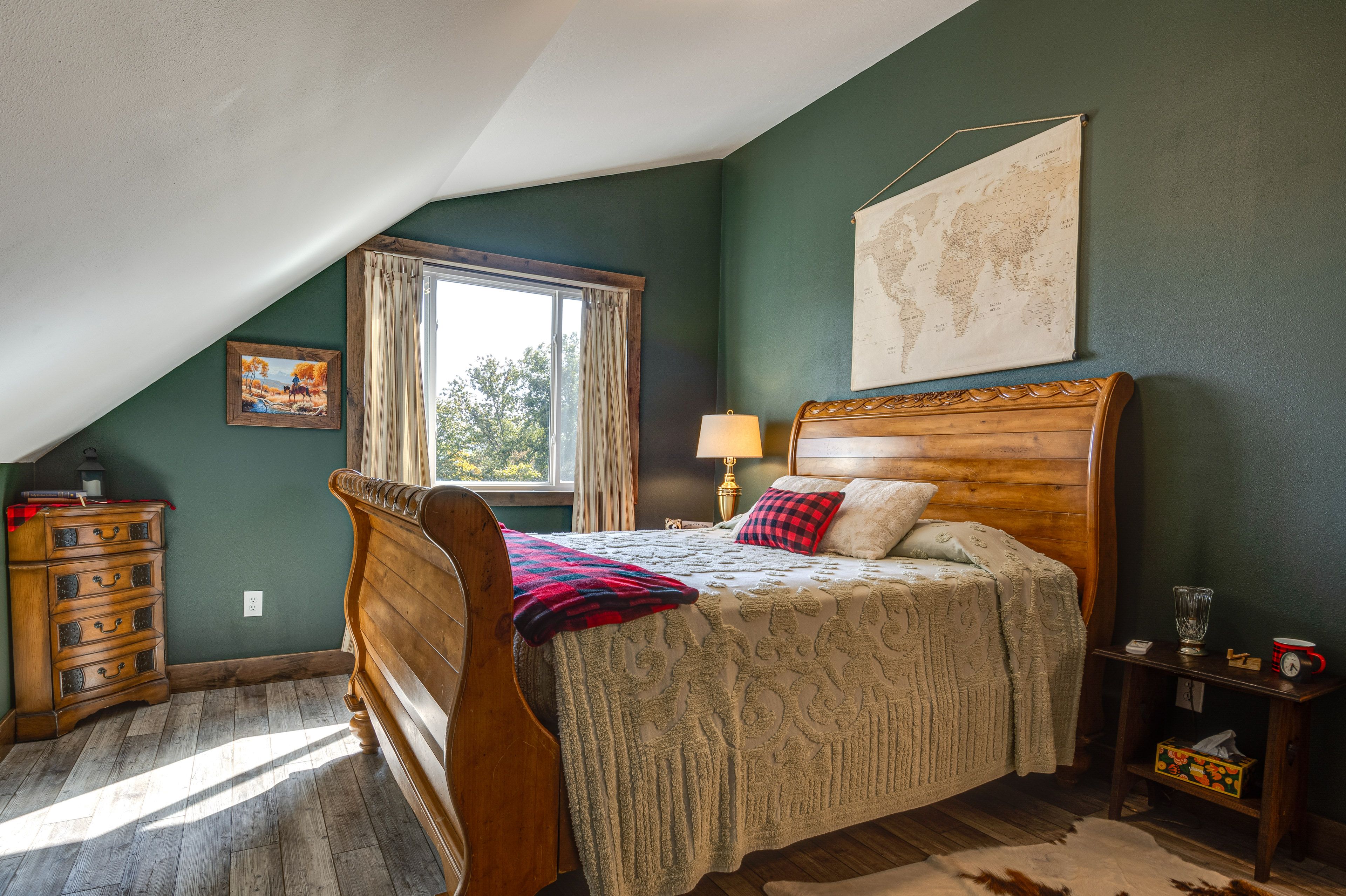 Bedroom 1 | Queen Bed | 2nd Floor | En-Suite Bathroom