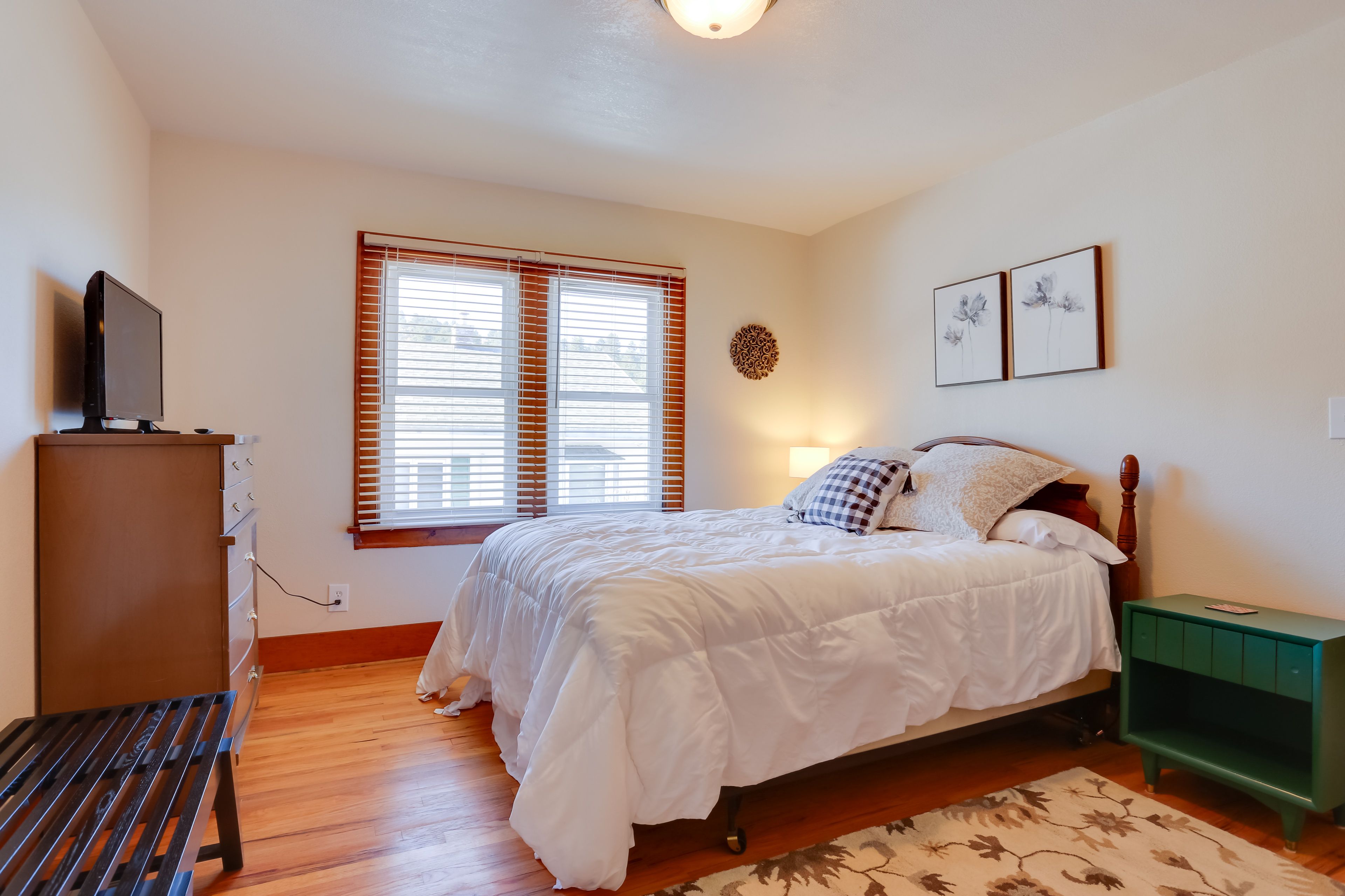 Bedroom 2 | Queen Bed | 1st Floor