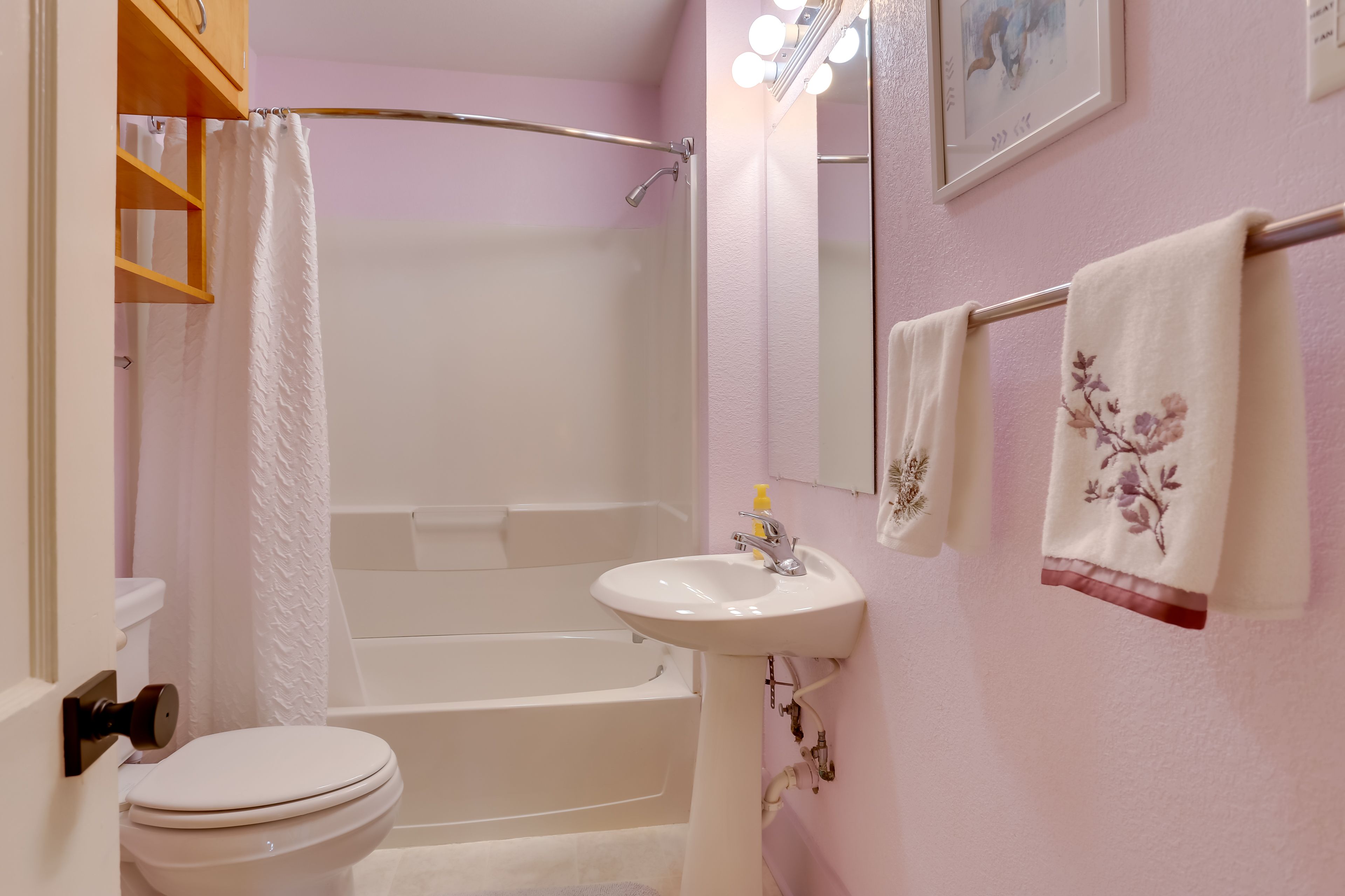 Full Bathroom | Complimentary Toiletries