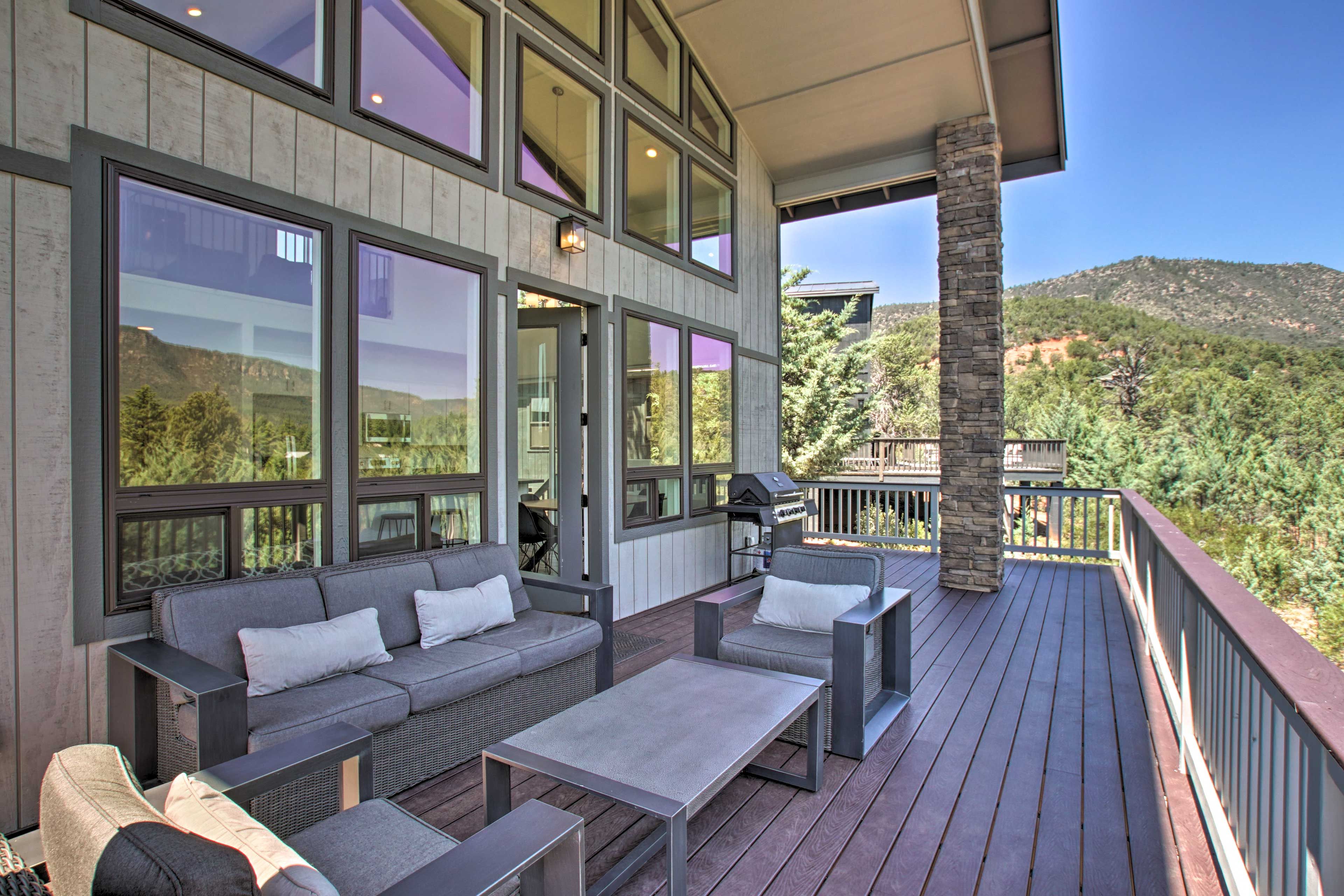 Wraparound Deck | Gas Grill