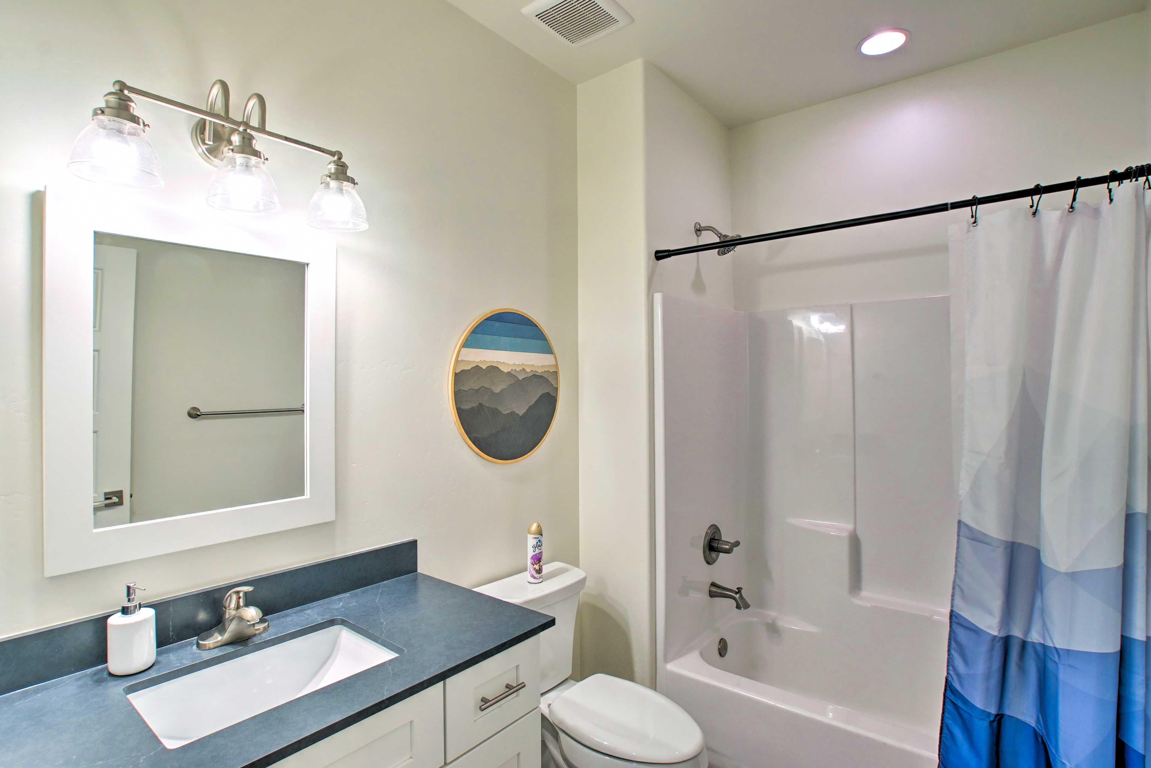 Full Bathroom | Complimentary Toiletries