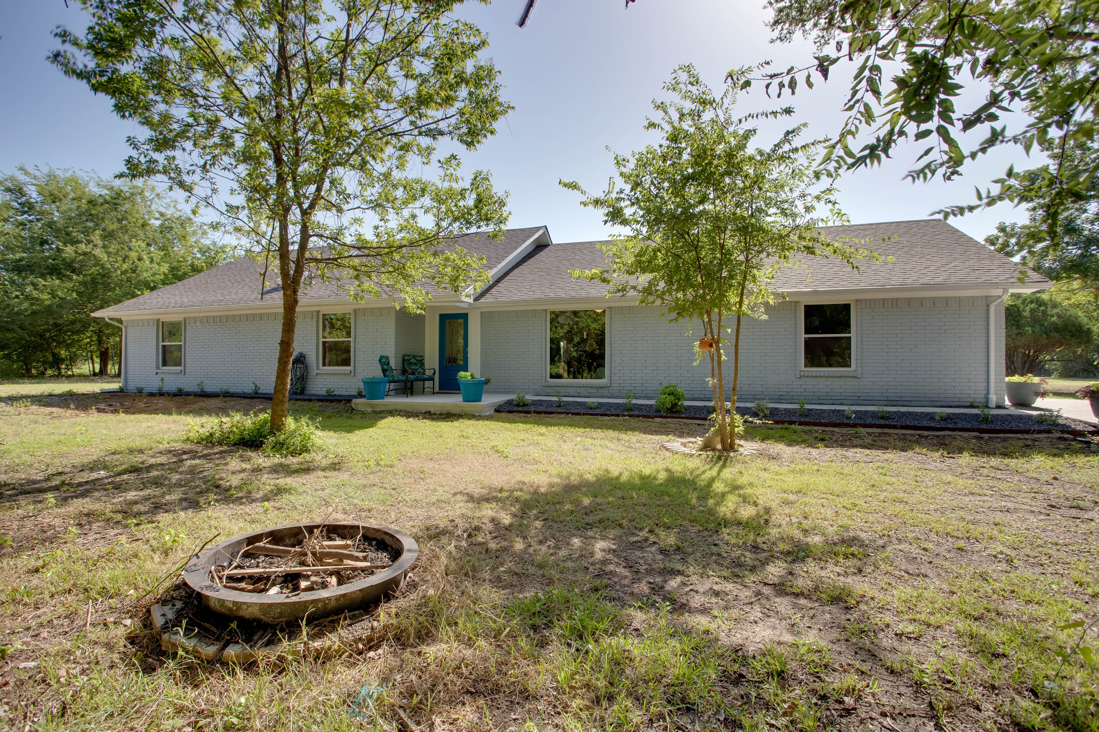 House Exterior | Fire Pit