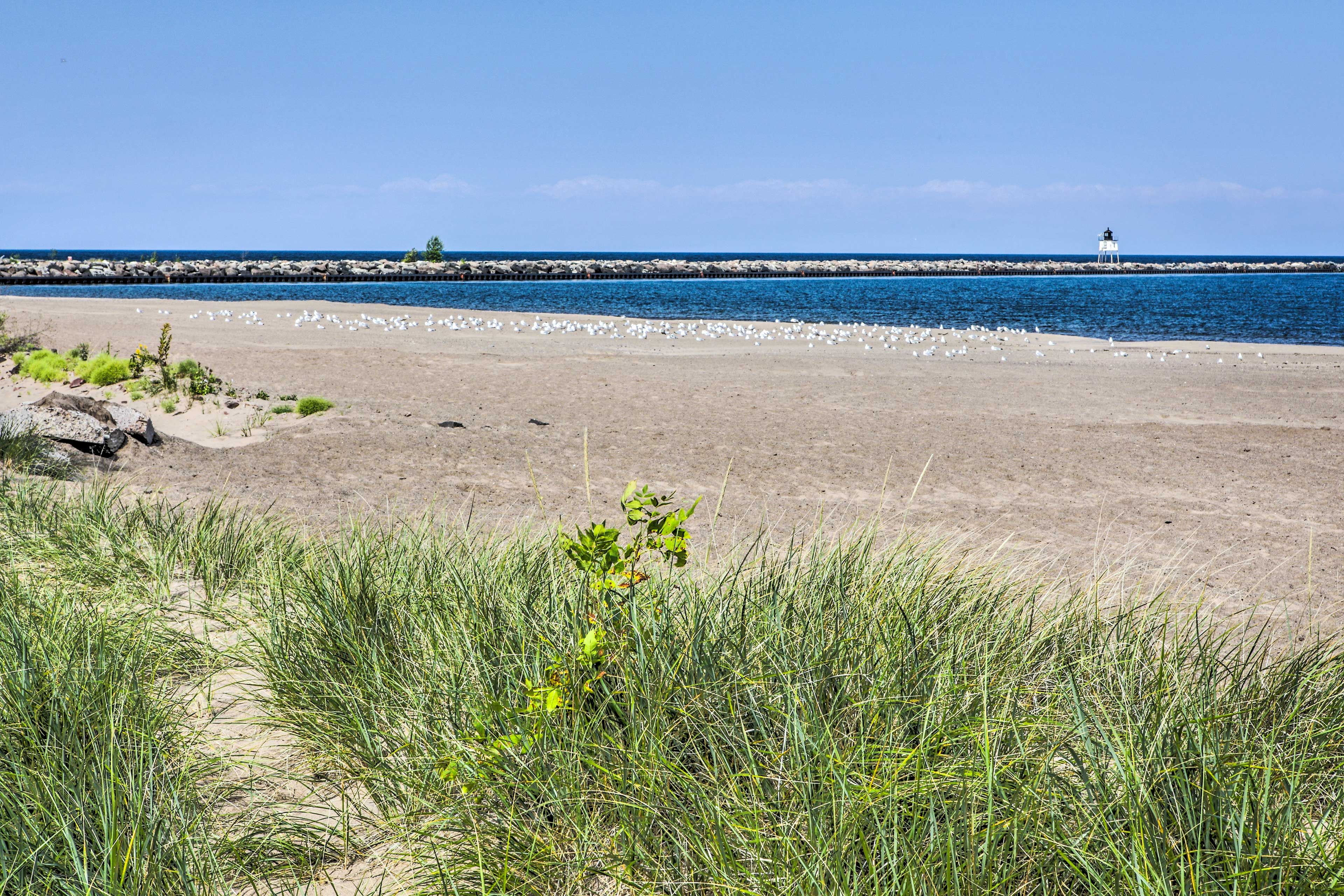 Nearby Attraction | 2 Blocks to Beach | Beach Towels Provided