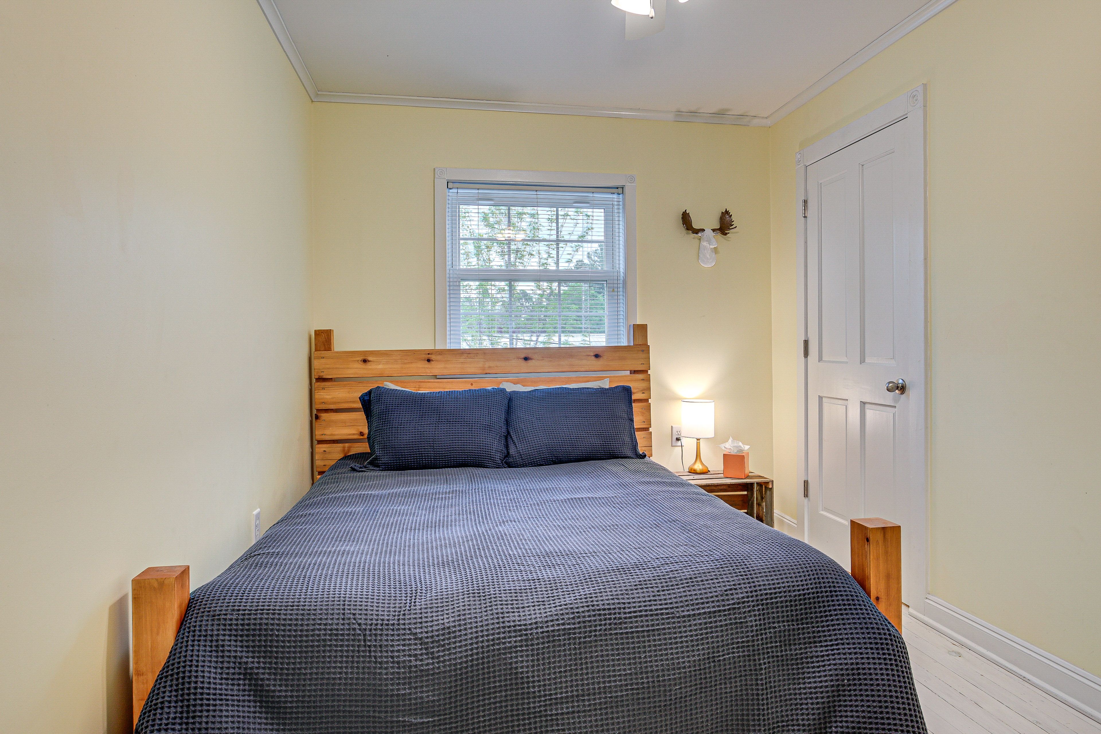 Bedroom 2 | 2nd Floor | Queen Bed