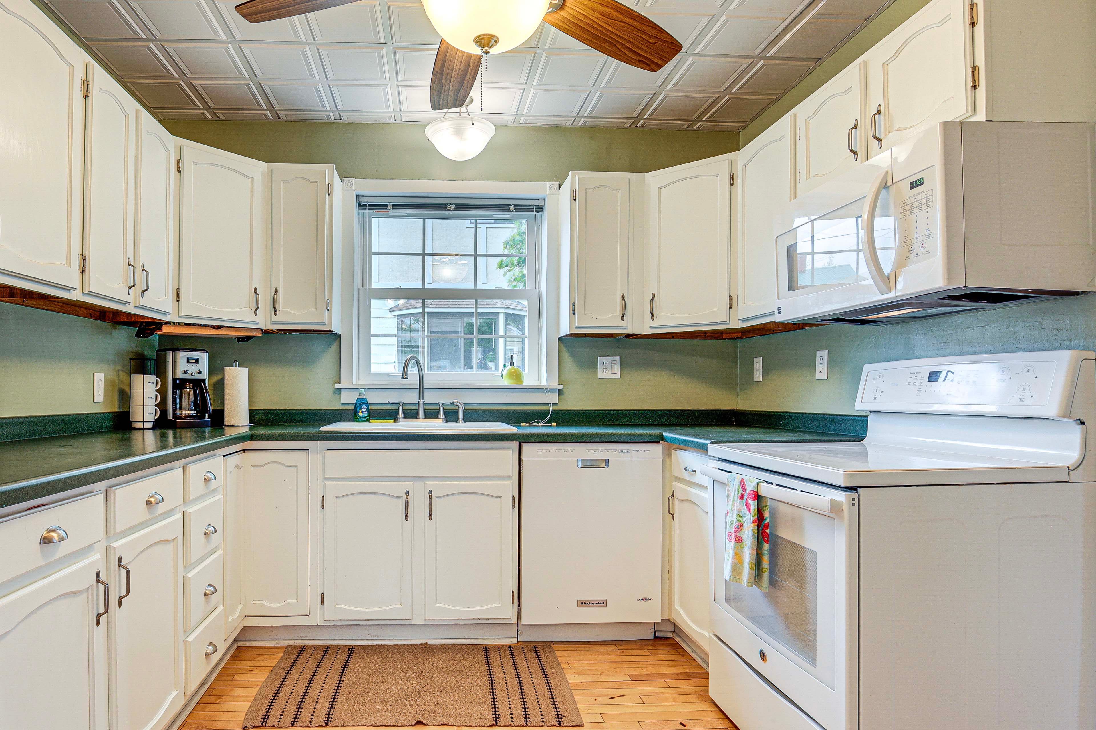 Kitchen | 1st Floor | Fully Equipped | Cooking Basics