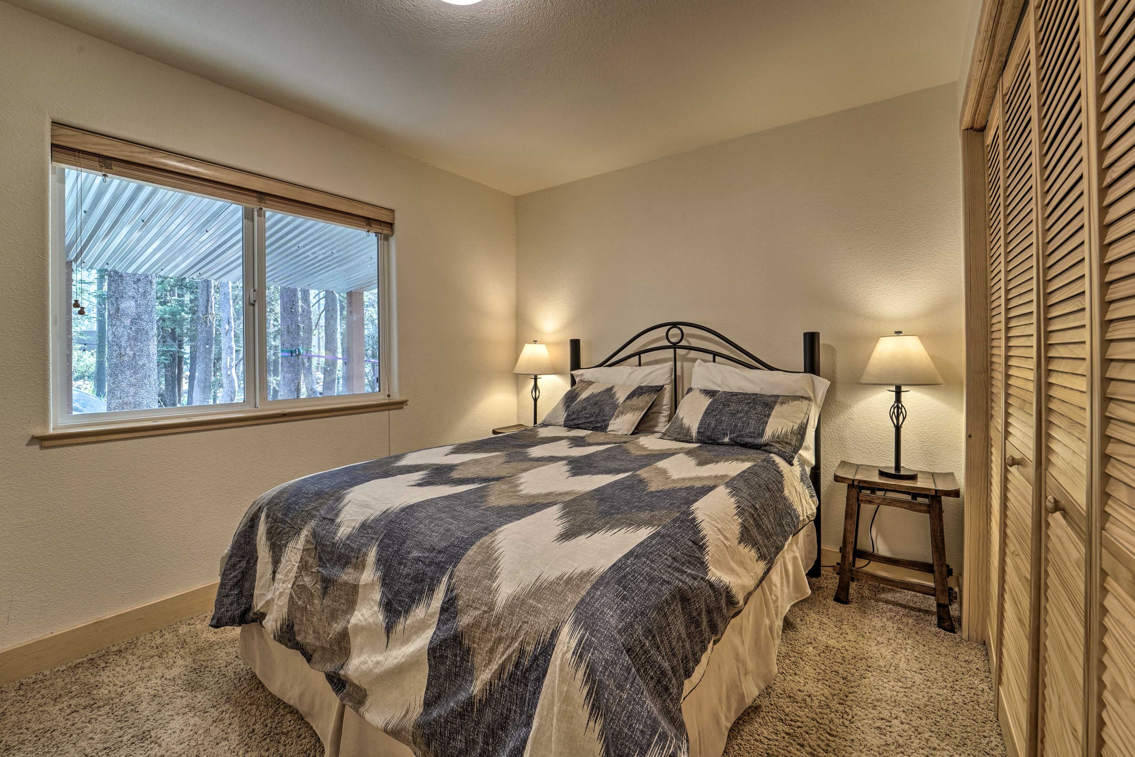Bedroom 2 | Queen Bed