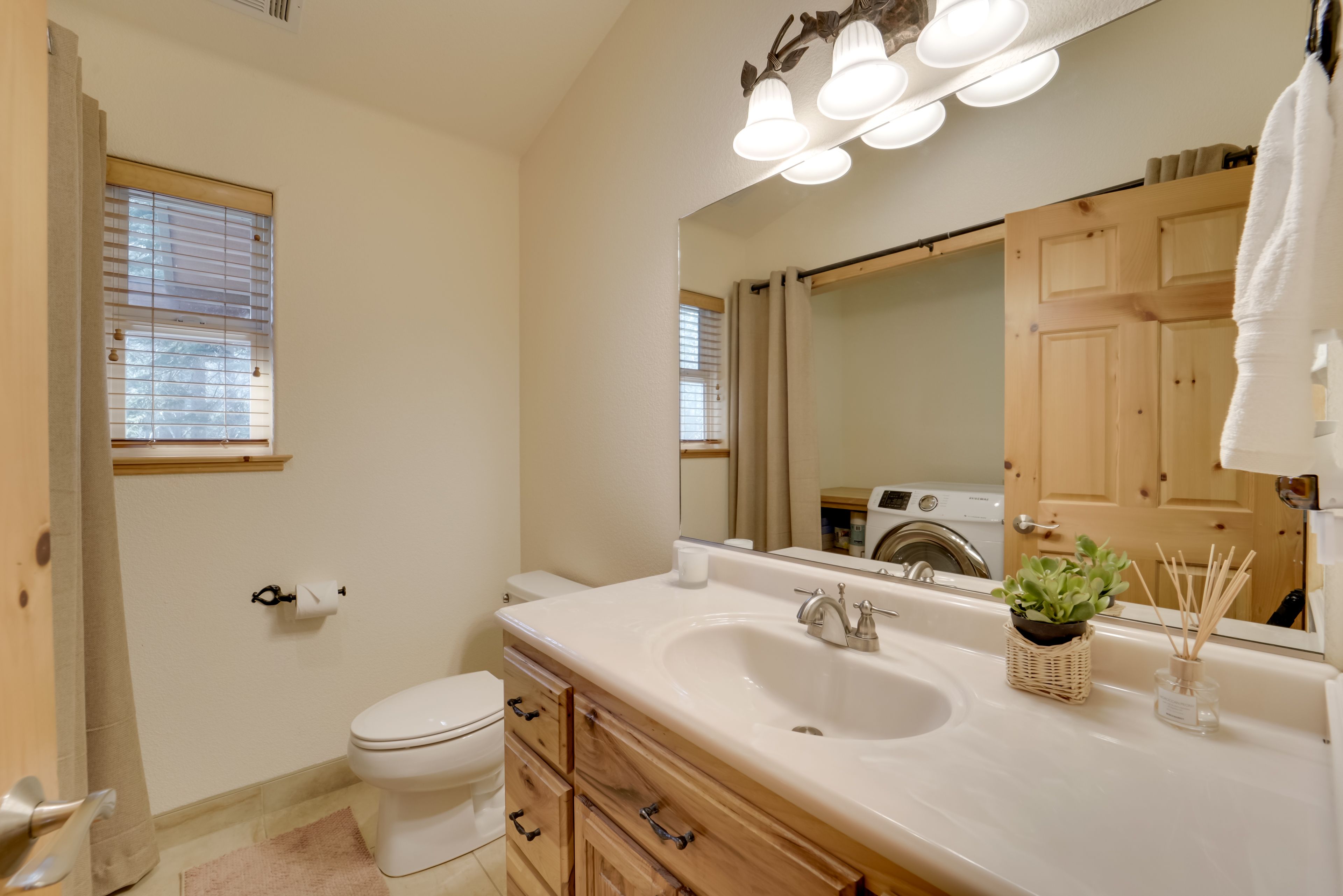 Half Bathroom | Washer/Dryer