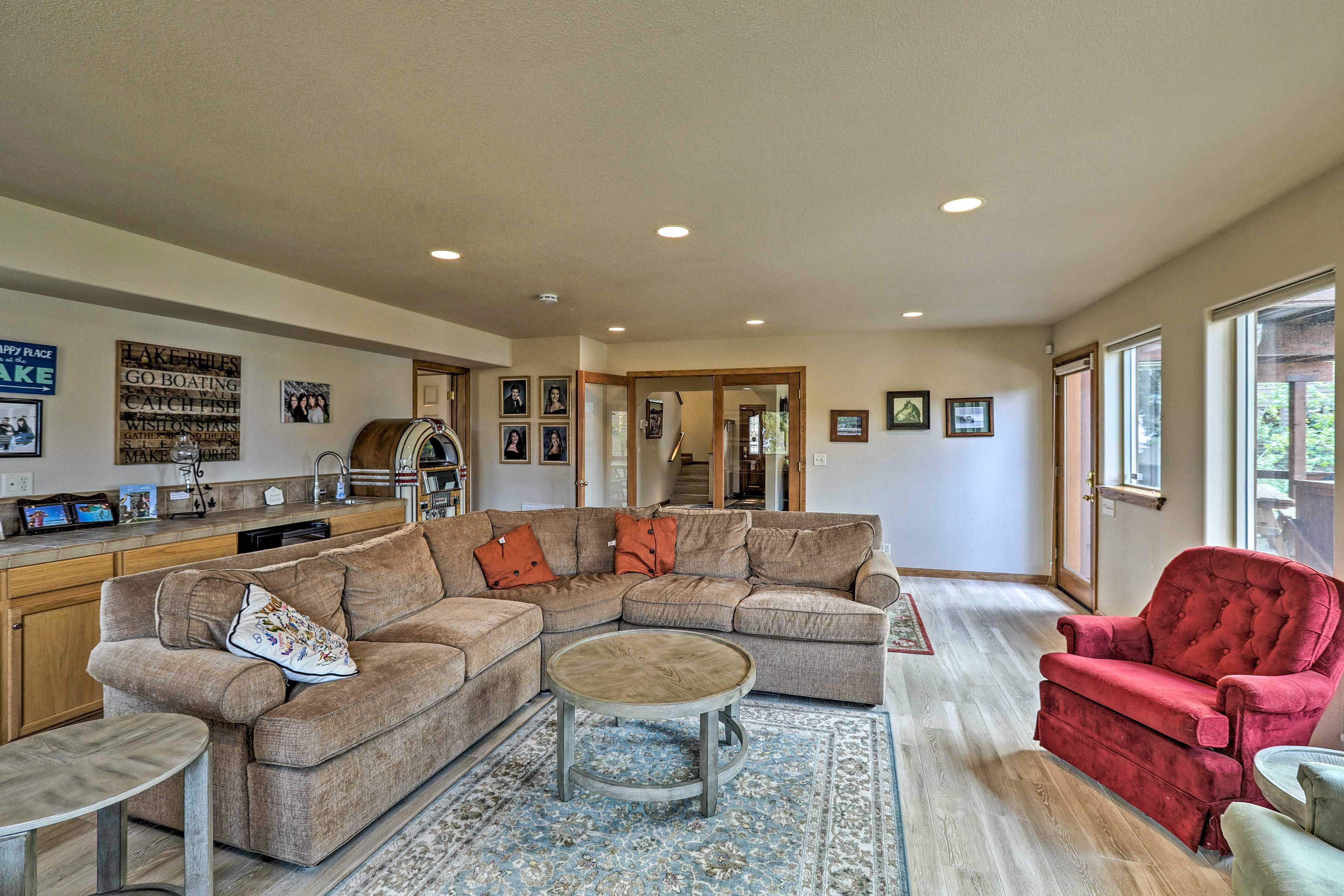 Main Living Room | Board Games | Books