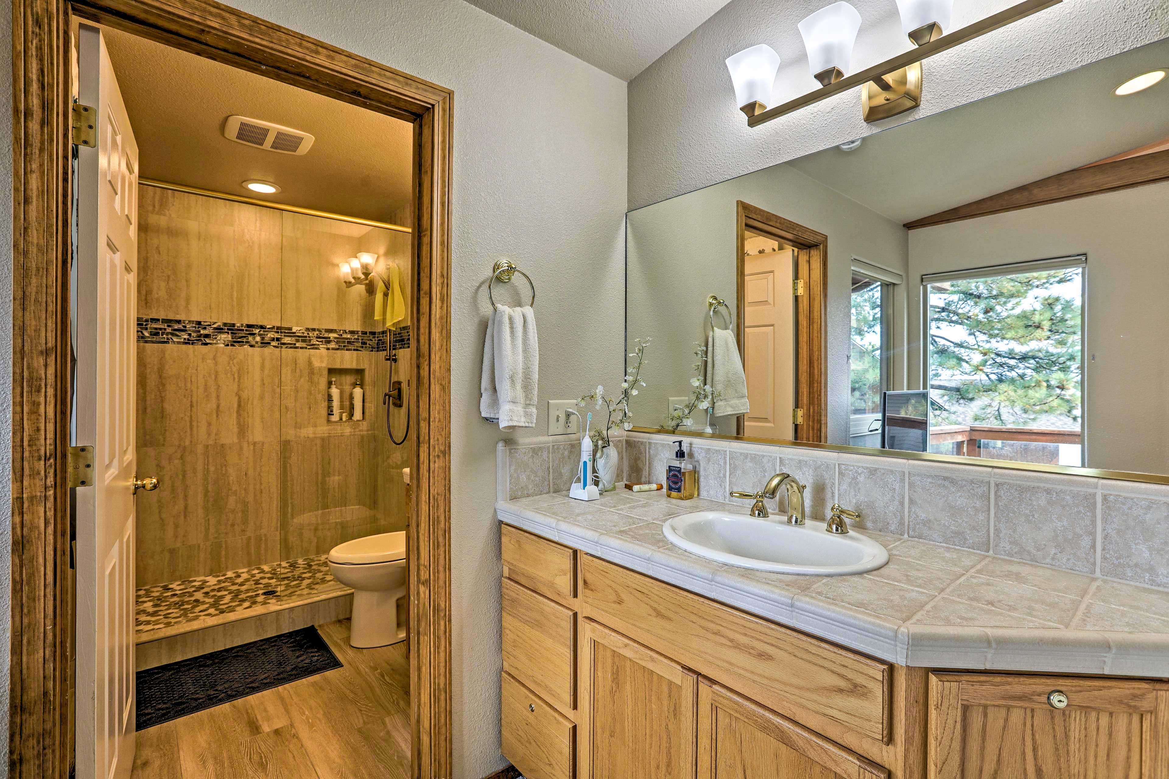 En-Suite Bathroom | Linens & Towels Provided