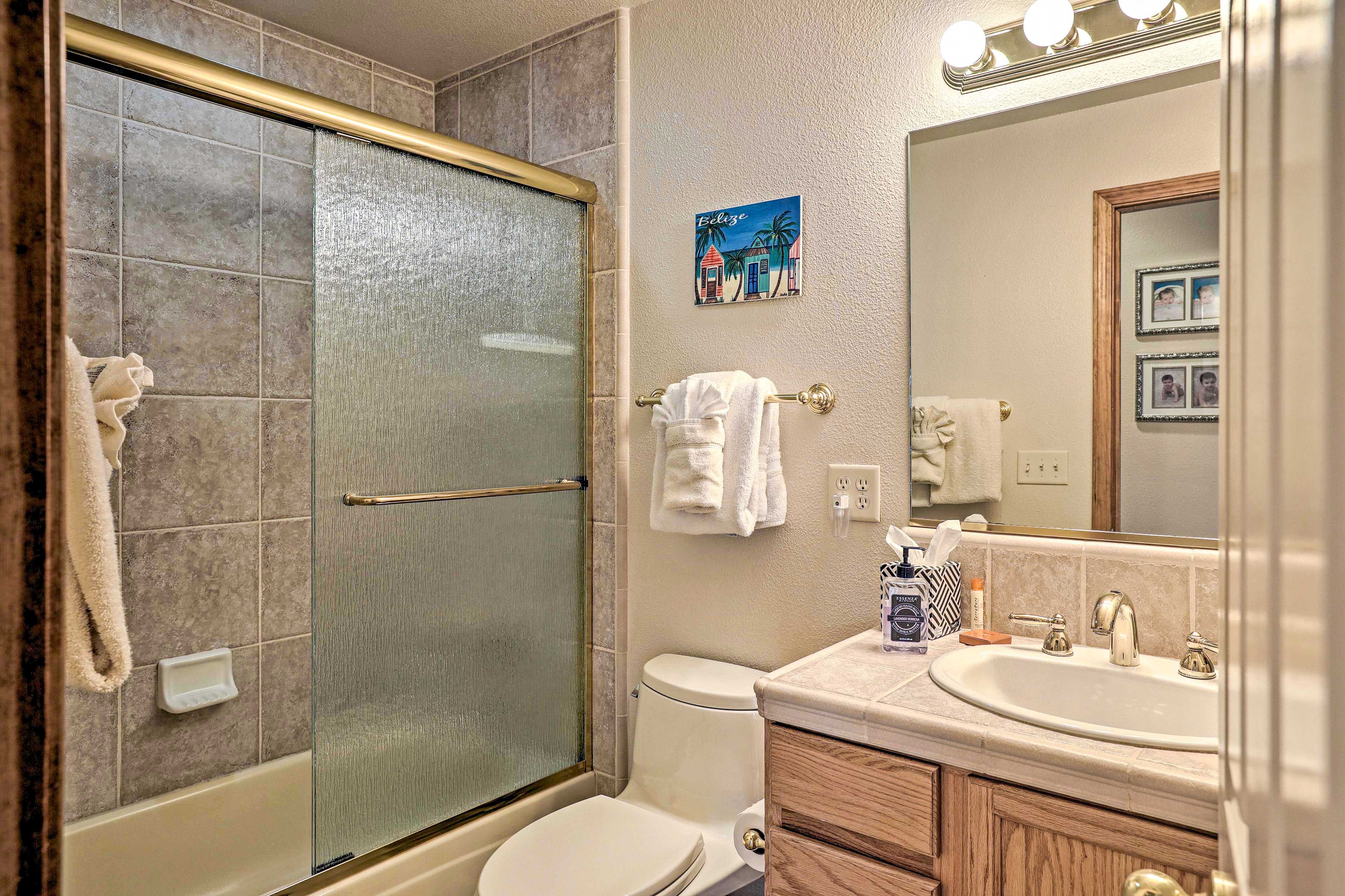 Full Bathroom | 2nd Floor
